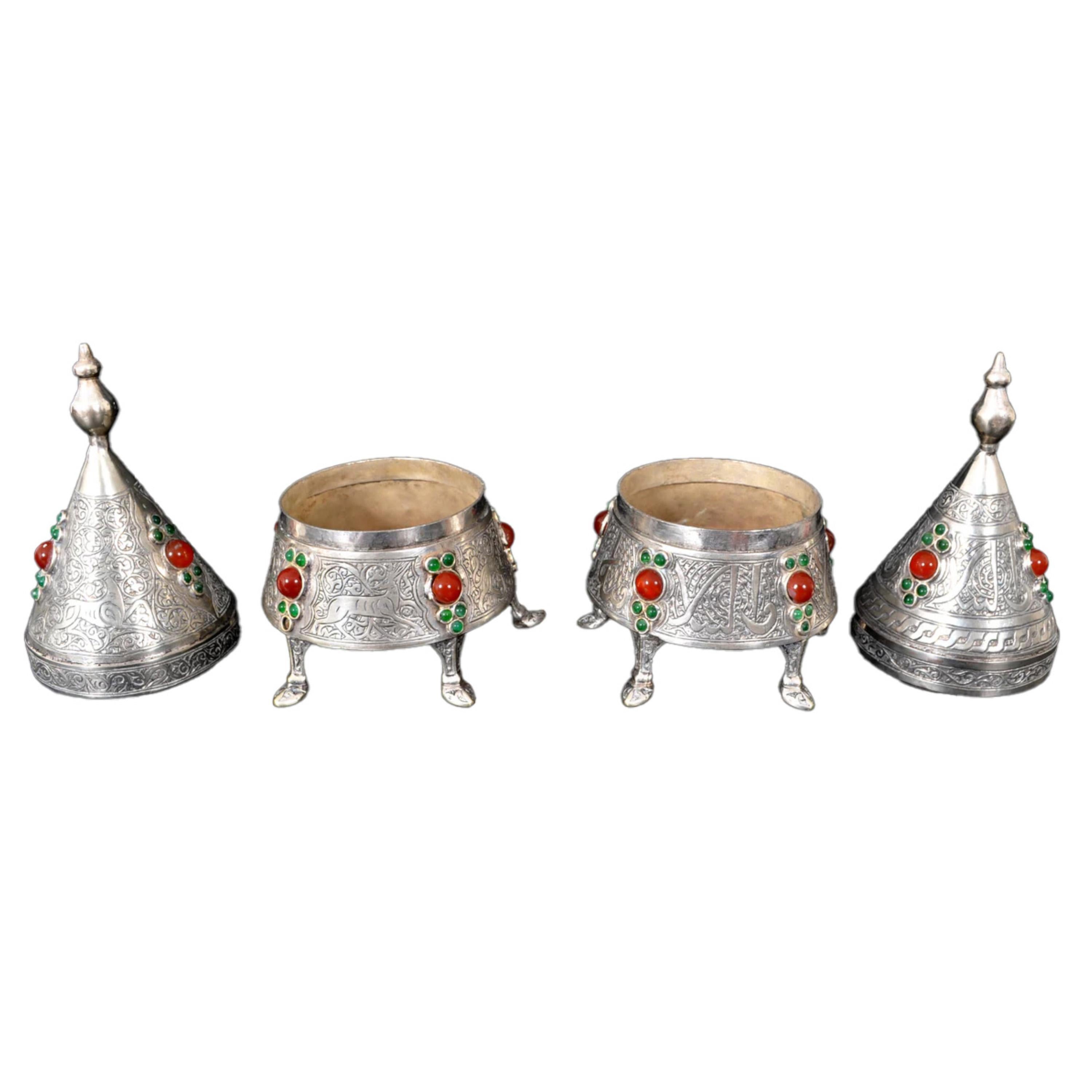 Pareja de antiguas cajas persas otomanas de plata y cornalina del periodo islámico Qajar 1880 Grabado en venta