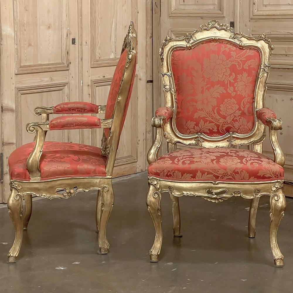 Pair Antique Italian Baroque Giltwood Armchairs with Damascene Silk In Good Condition For Sale In Dallas, TX