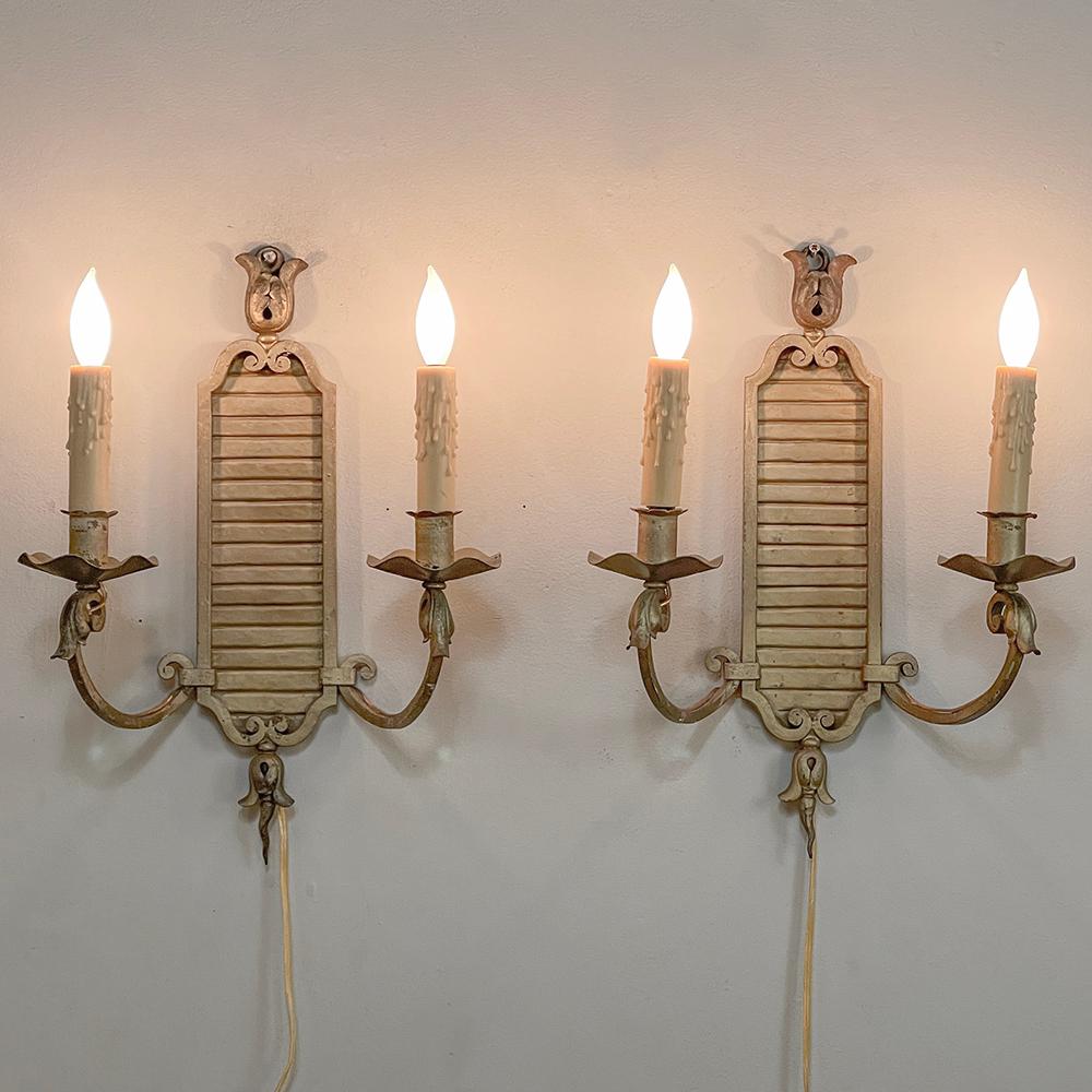 Pair Antique Italian Bronze Neoclassical Electrified Wall Sconces In Good Condition For Sale In Dallas, TX