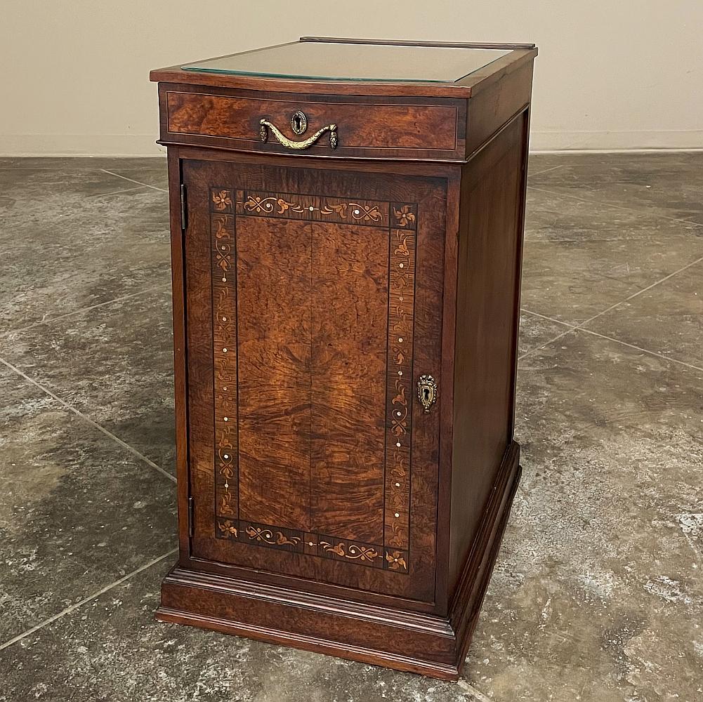 Pair Antique Italian Neoclassical Mahogany Marquetry Nightstands 3