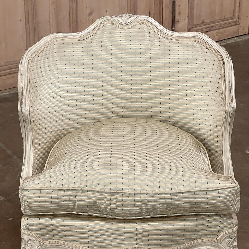Paire de petits fauteuils italiens anciens peints en vente 9