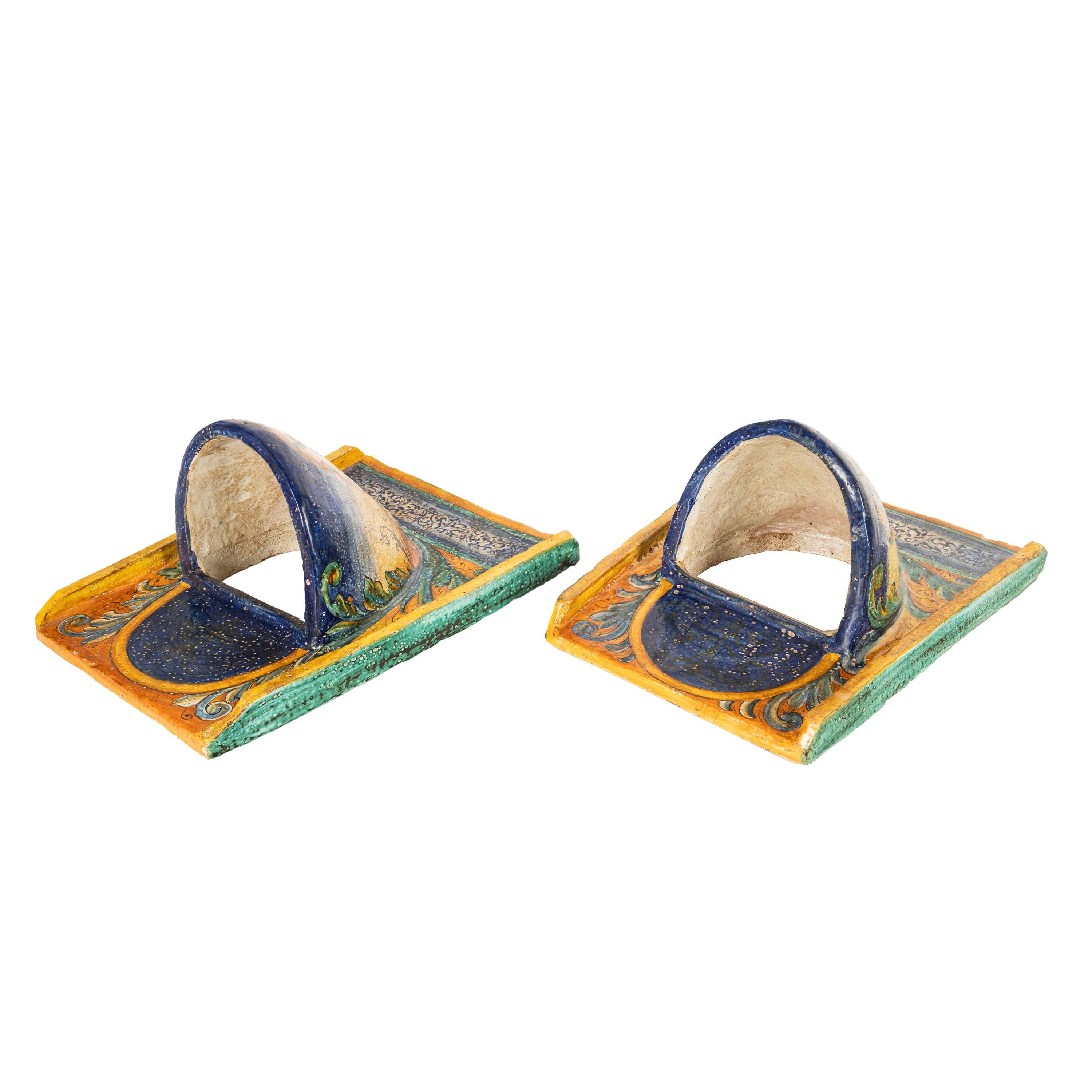 Pareja de Maceteros de Pared Antiguos de Cerámica Maiolica Renacentista de la Umbría Italiana en venta 11