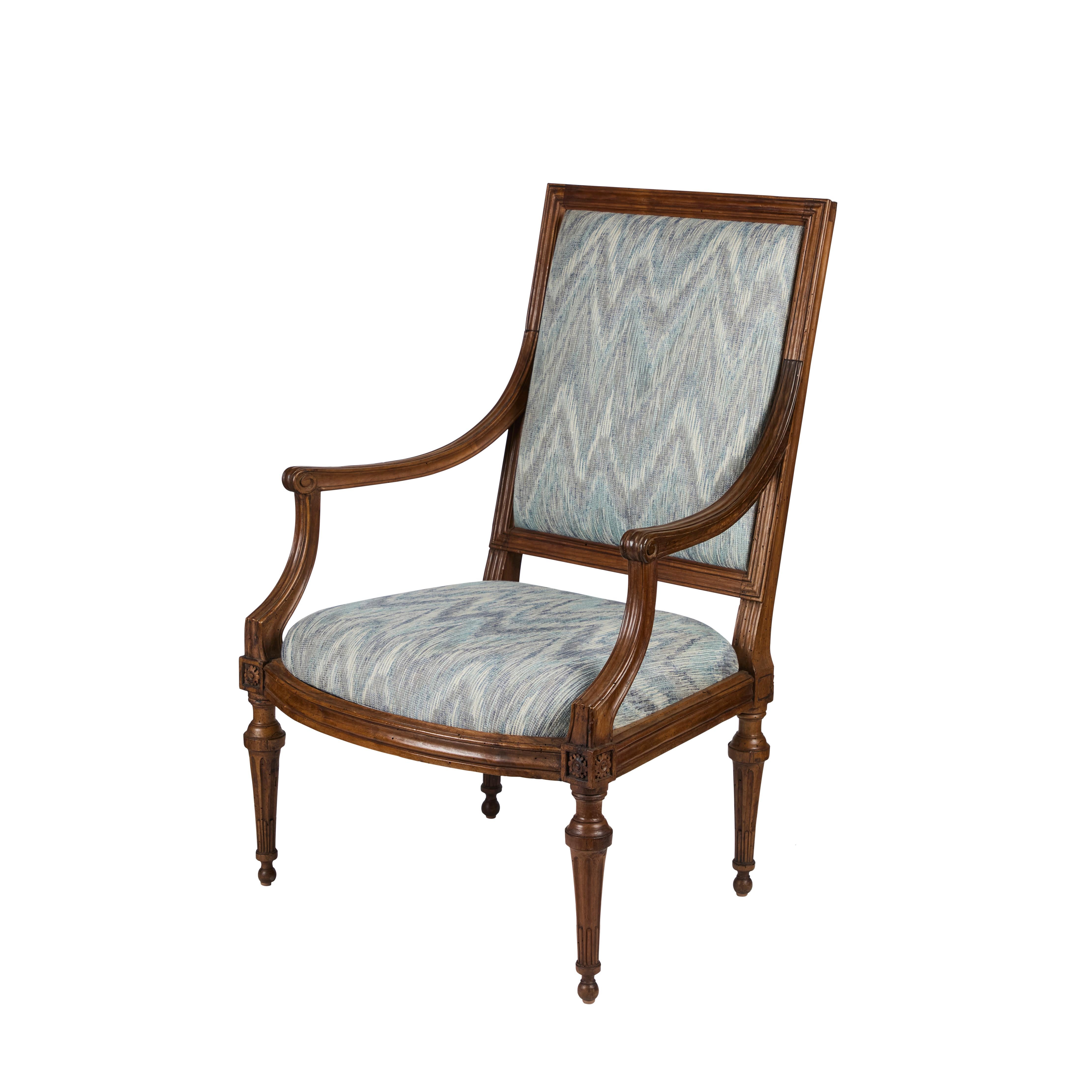 Hand-Carved Pair Antique Italian Walnut Armchairs For Sale