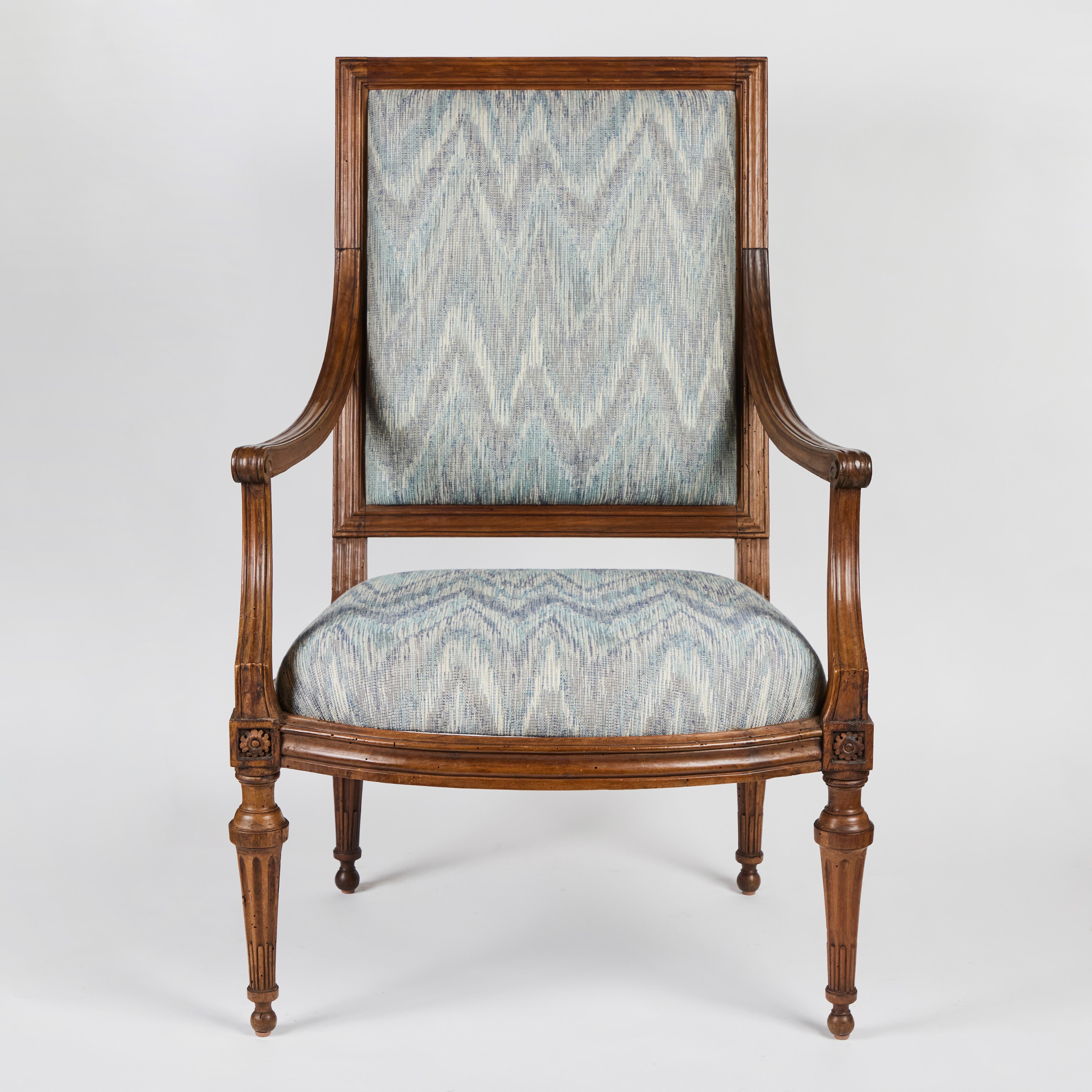 Pair Antique Italian Walnut Armchairs In Good Condition For Sale In Los Angeles, CA