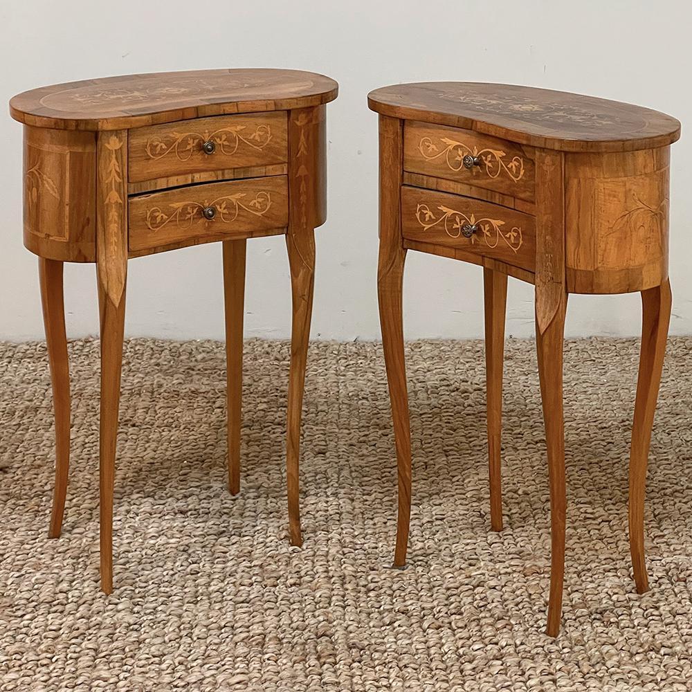 Louis XVI Pair Antique Italian Walnut Inlaid Kidney-Shaped End Tables, Nightstands