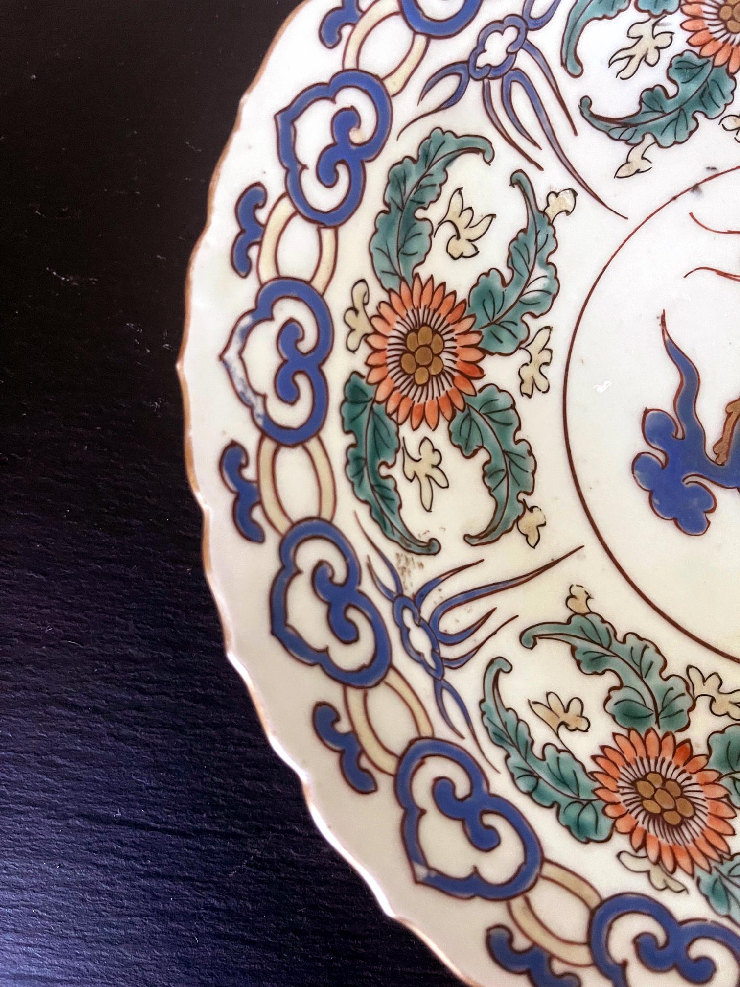 Paire d'assiettes de cabinet japonaises anciennes en céramique Artia en vente 5