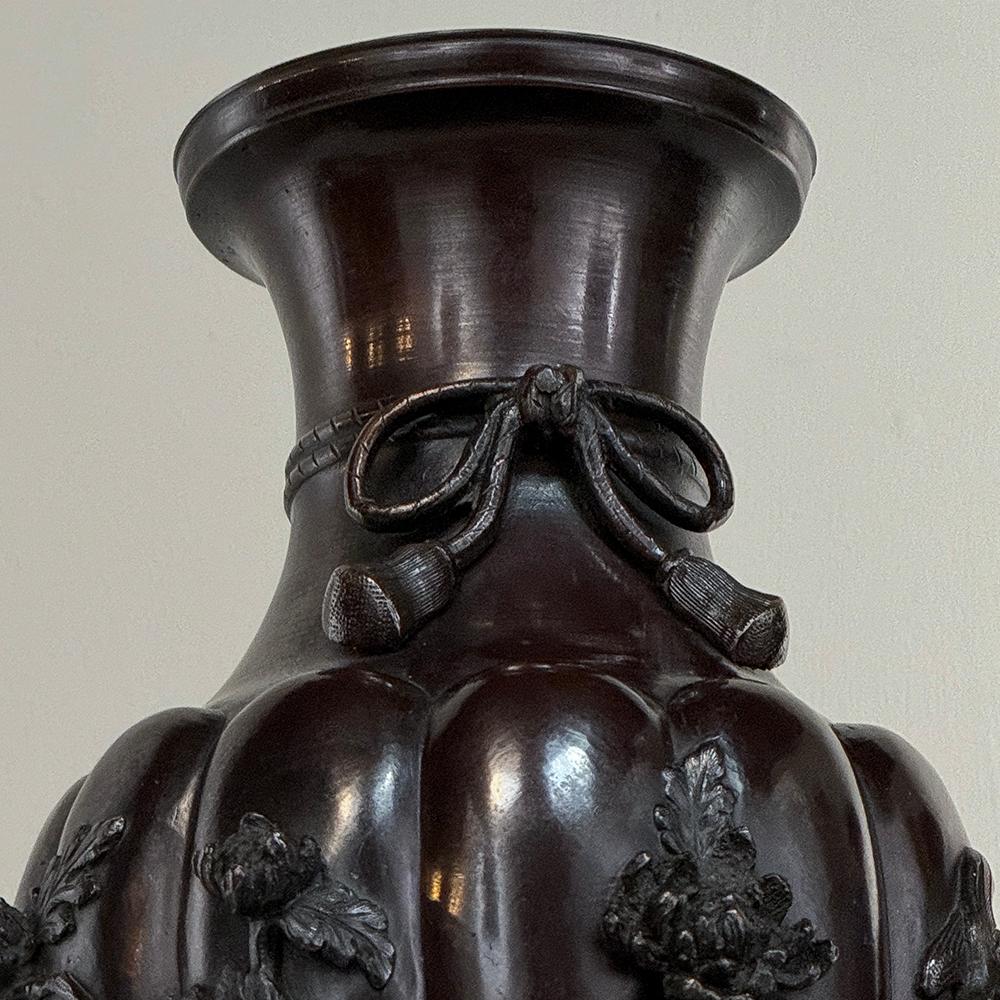 Coppia di antichi vasi giapponesi in bronzo in vendita 6