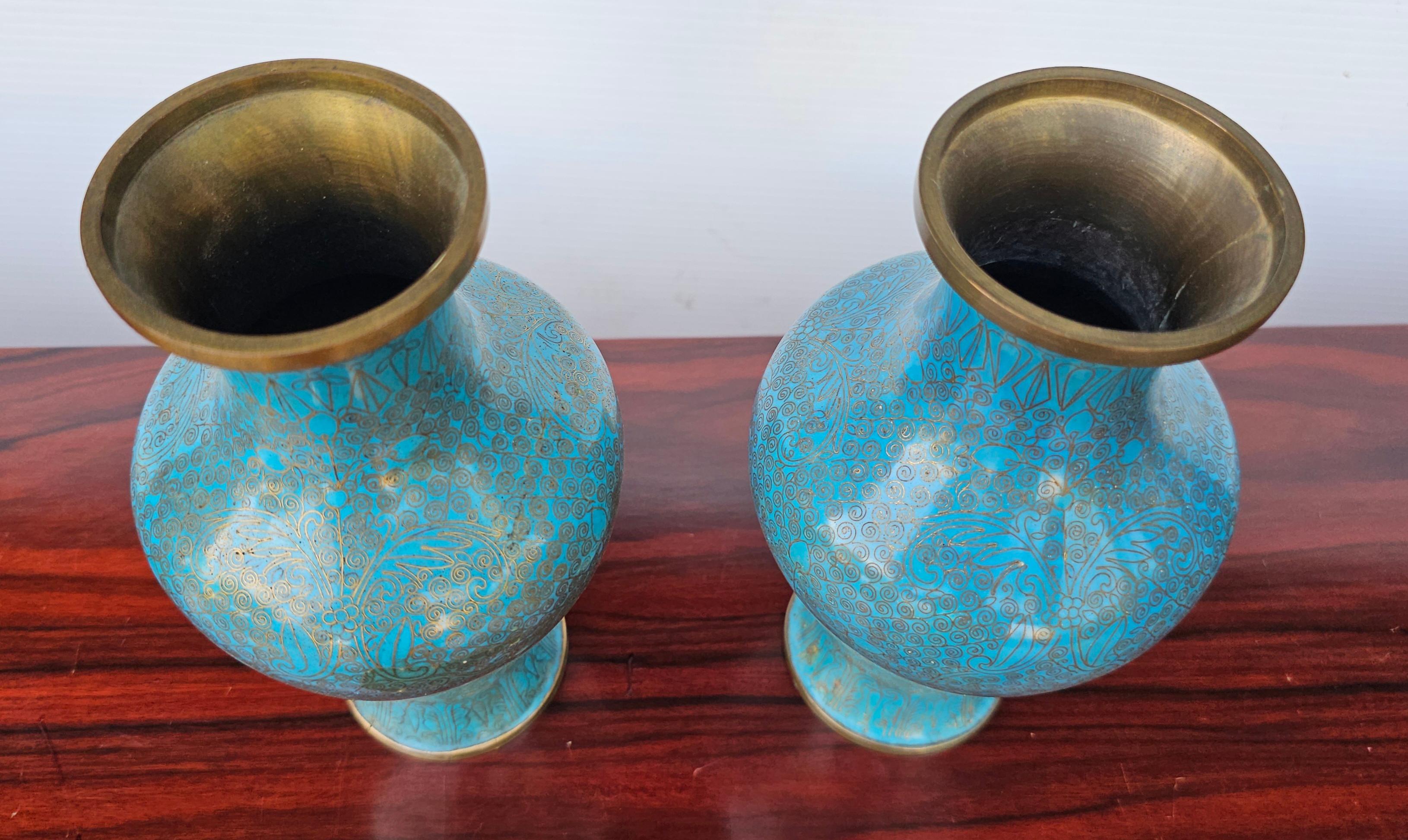 Smaltato Coppia di antichi cloisonné giapponesi  Vasi smaltati in vendita
