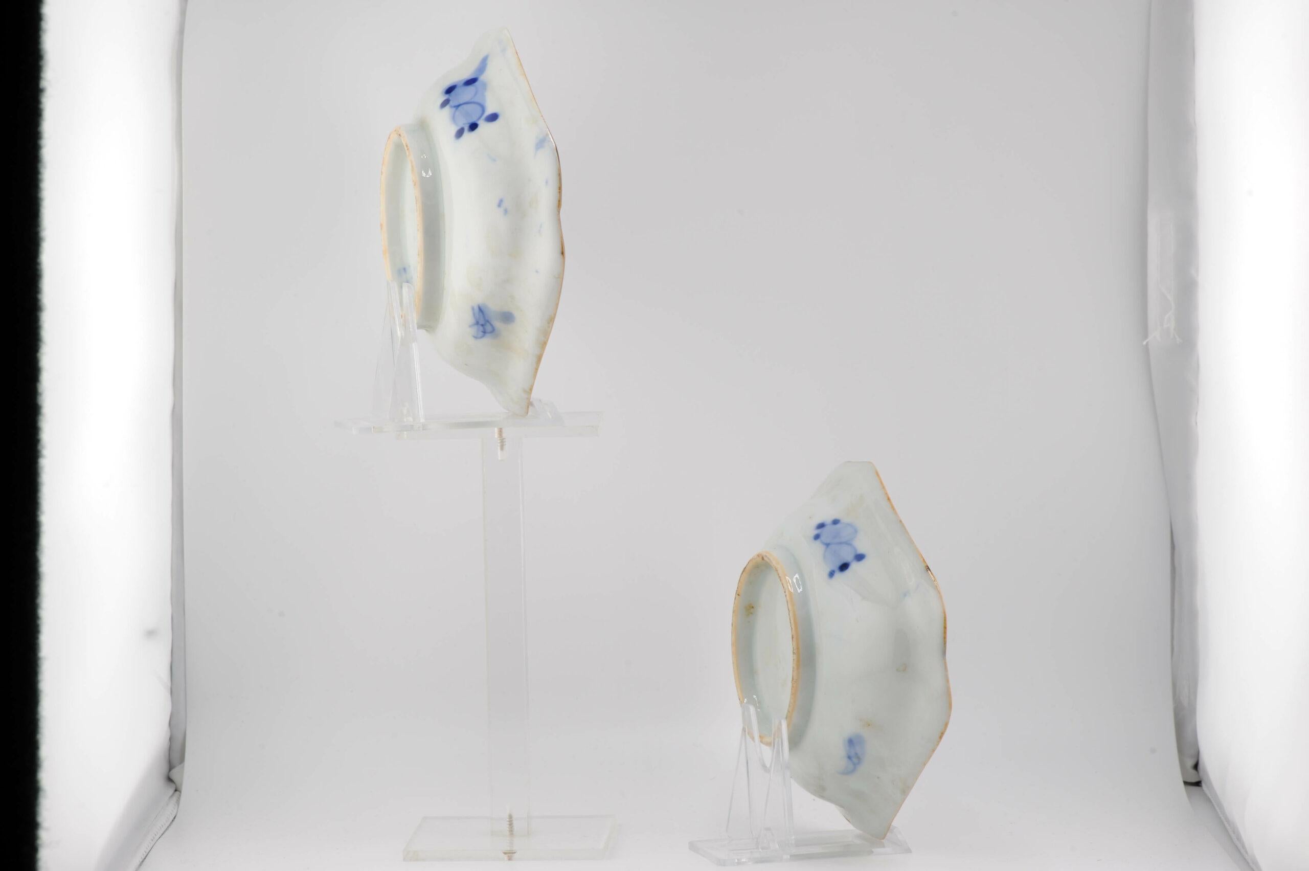 Je partage avec vous ce magnifique et inhabituel bol de la période Meiji (19e siècle). Il présente une scène bleue, rouge et or très intéressante et charmante

La base n'est pas marquée.

Condit
Parfait. Taille : 18x13x4CM
Période
19e siècle Période