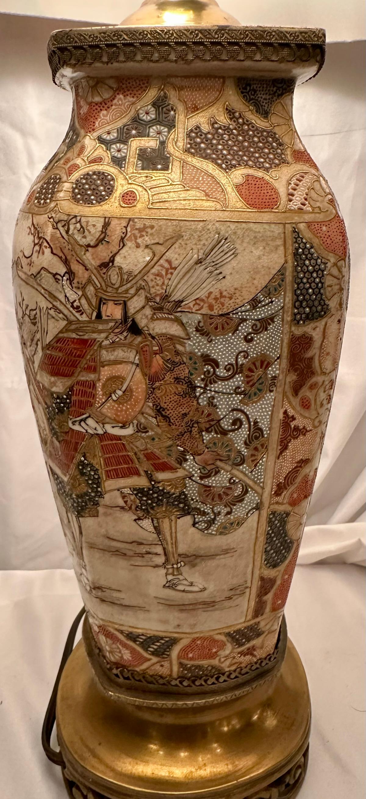 Paire de lampes et d'abat-jour japonaises anciennes en porcelaine de Satsuma, vers 1890-1900. en vente 4