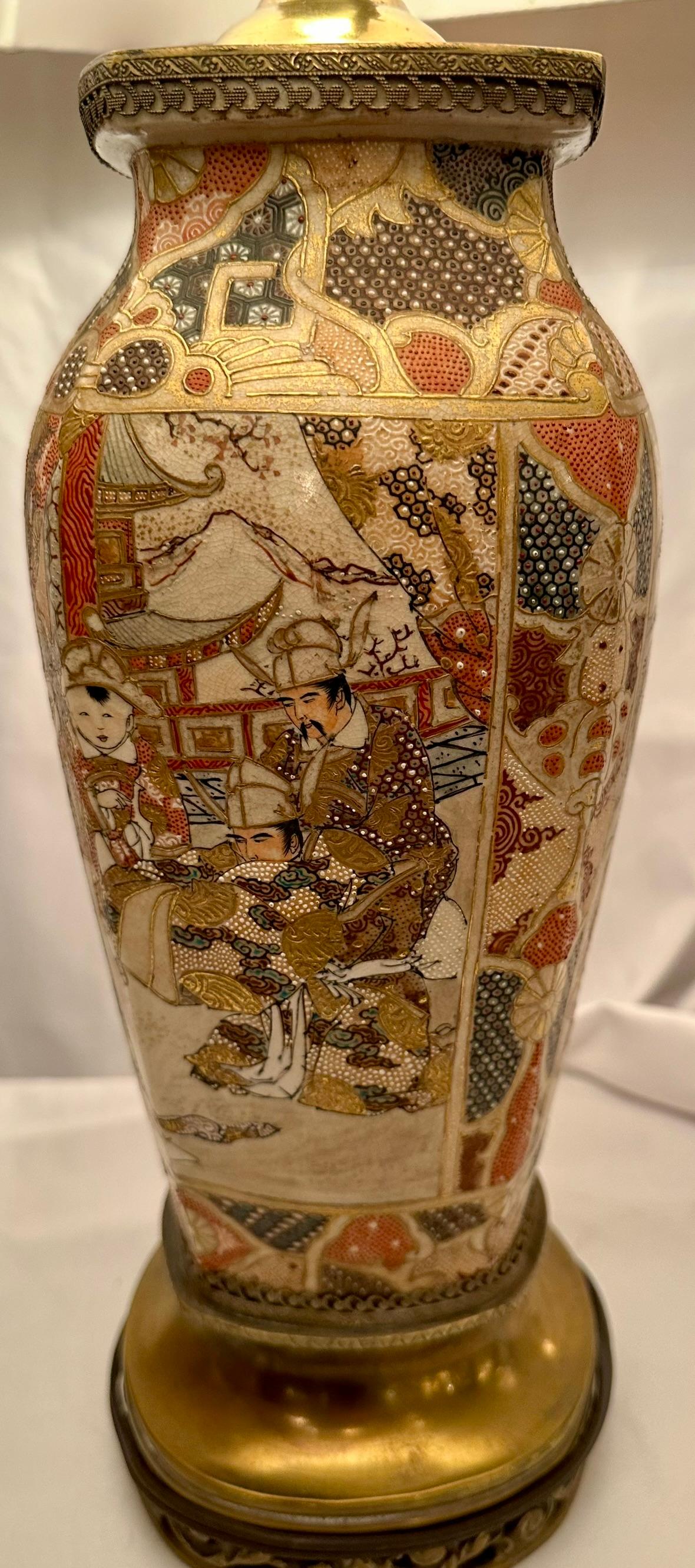Paire de lampes et d'abat-jour japonaises anciennes en porcelaine de Satsuma, vers 1890-1900. en vente 6
