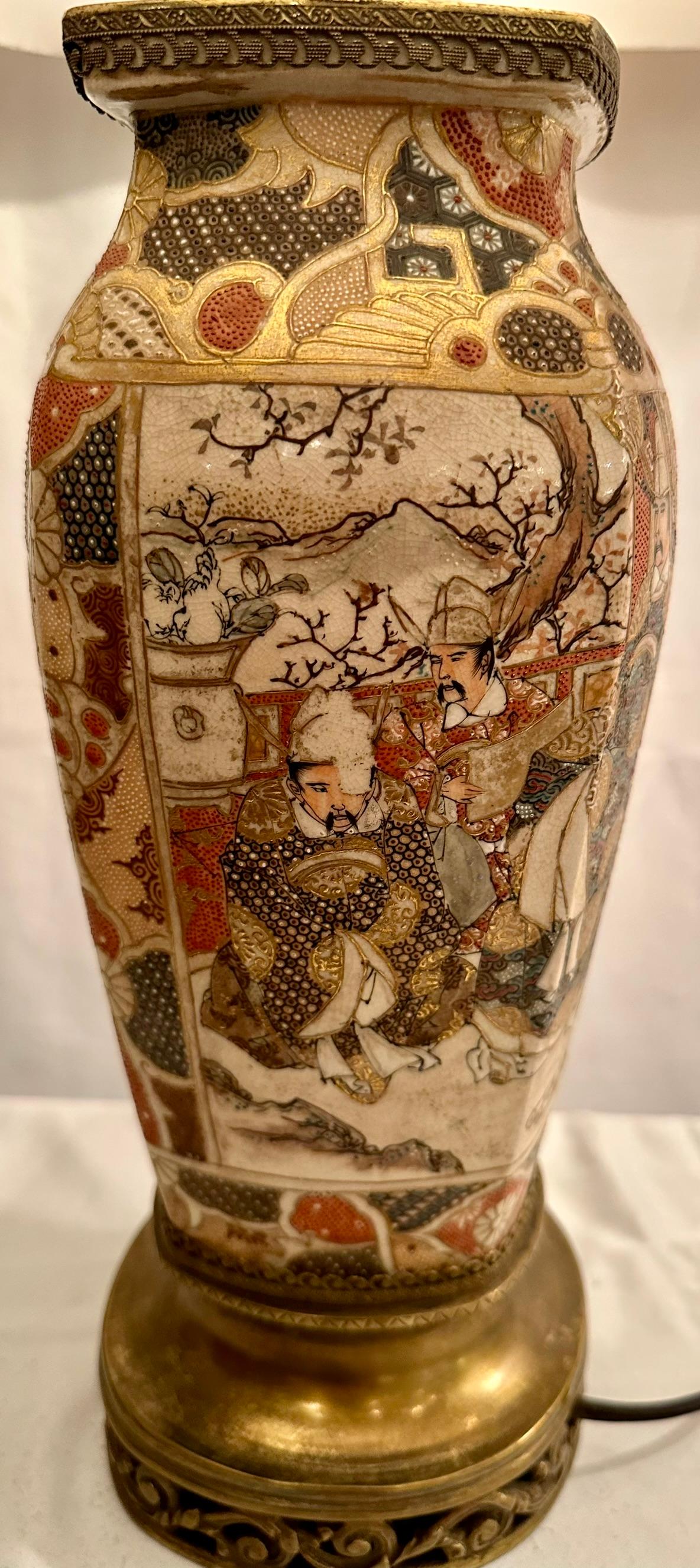 Paire de lampes et d'abat-jour japonaises anciennes en porcelaine de Satsuma, vers 1890-1900. en vente 1
