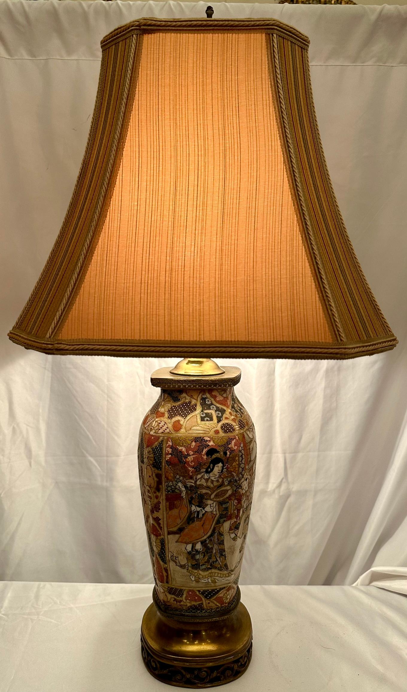 Paire de lampes et d'abat-jour japonaises anciennes en porcelaine de Satsuma, vers 1890-1900. en vente 2