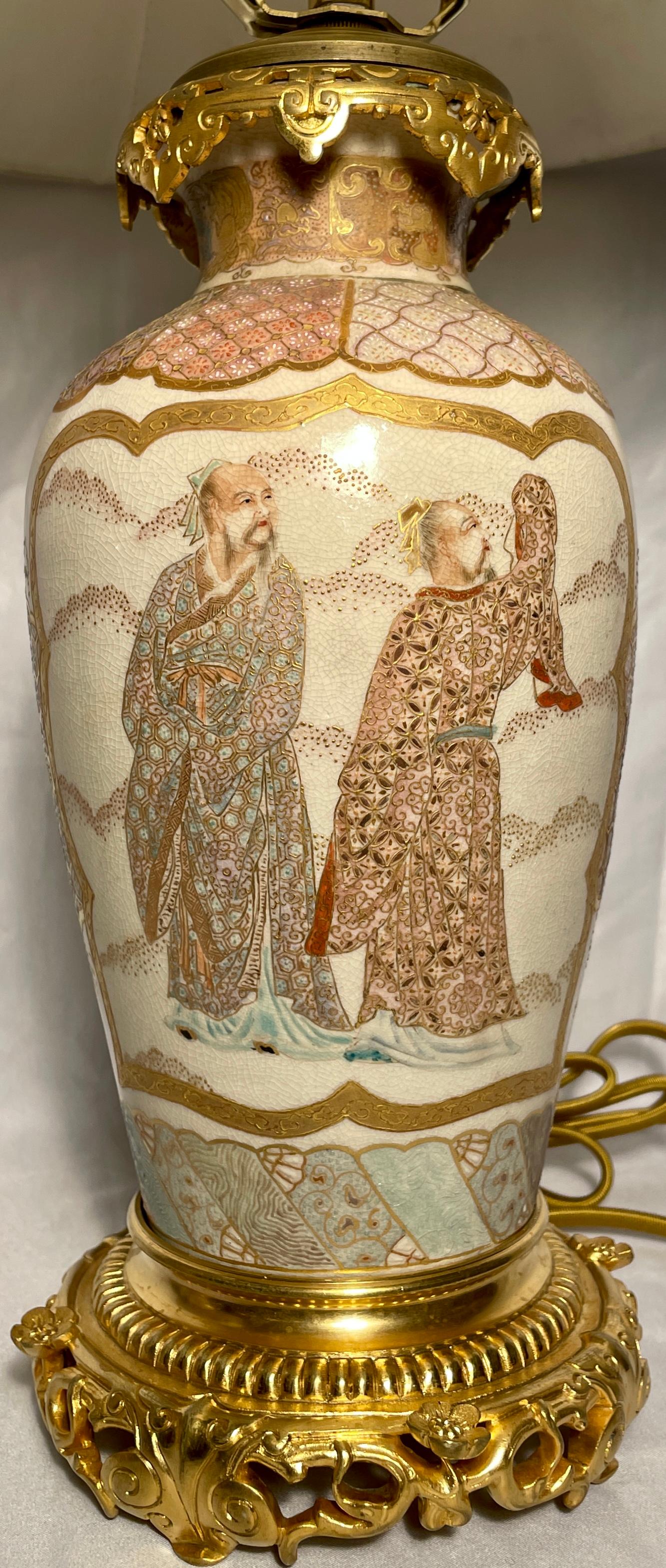 Paire de lampes japonaises anciennes en porcelaine de Satsuma avec montures en bronze doré, vers 1890 Bon état - En vente à New Orleans, LA