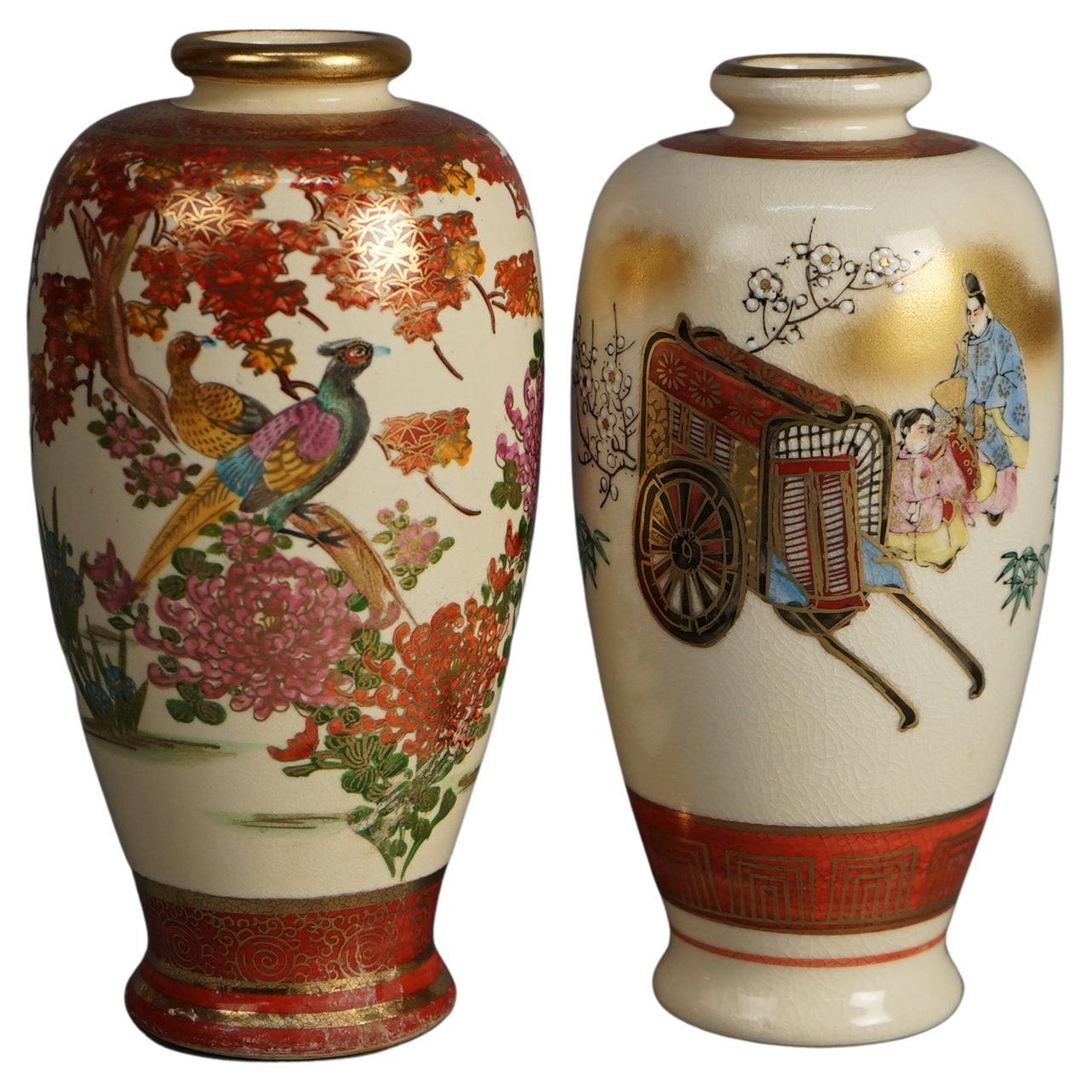 Paar antike japanische Satsuma-Porzellanvasen, Genre- und Gartenszenen, C1920
