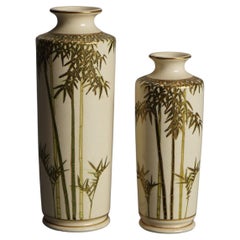Paire de vases japonais anciens de poterie Satsuma avec décoration en bambou et dorure C1920