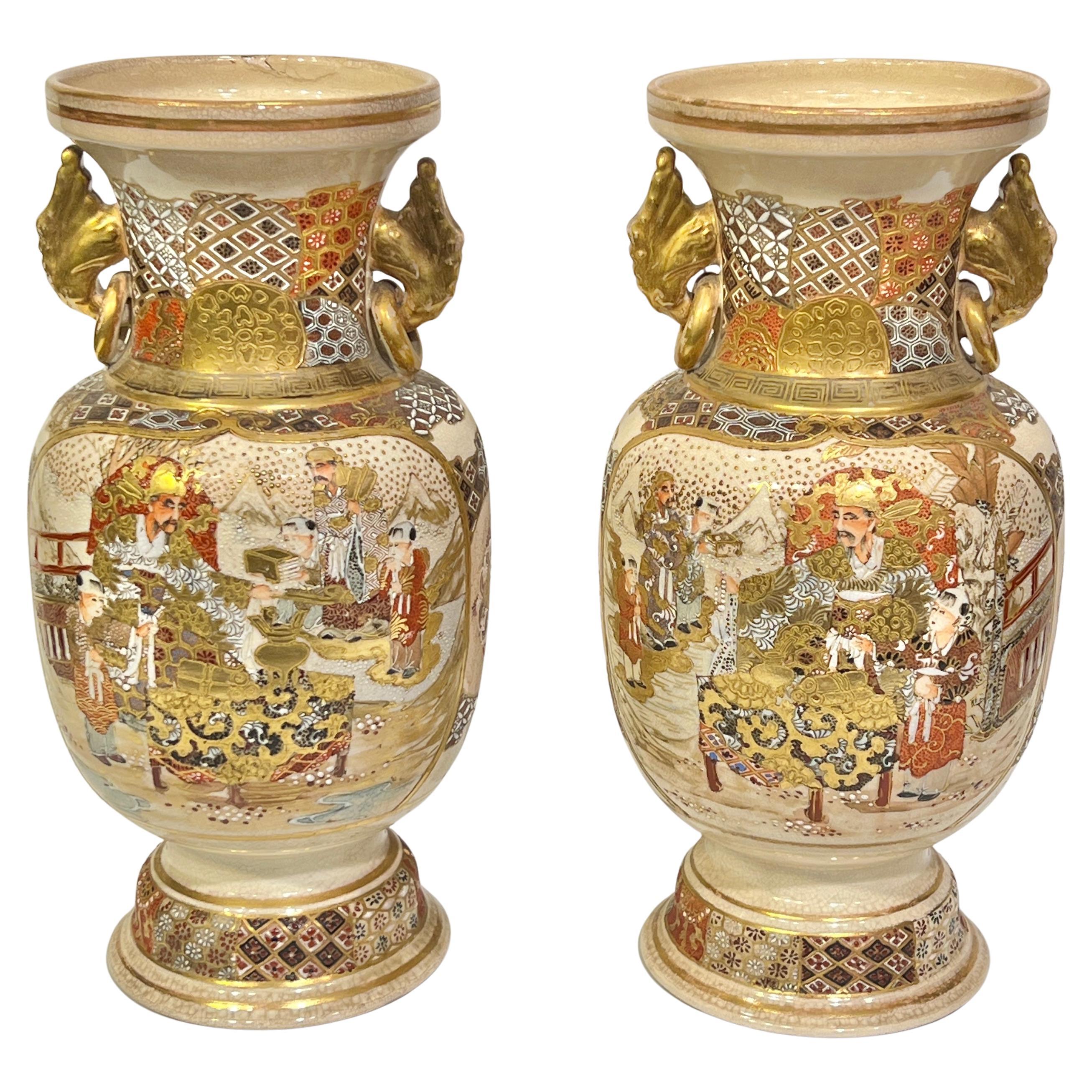 Paire de vases anciens japonais Satsuma représentant des samouraïs