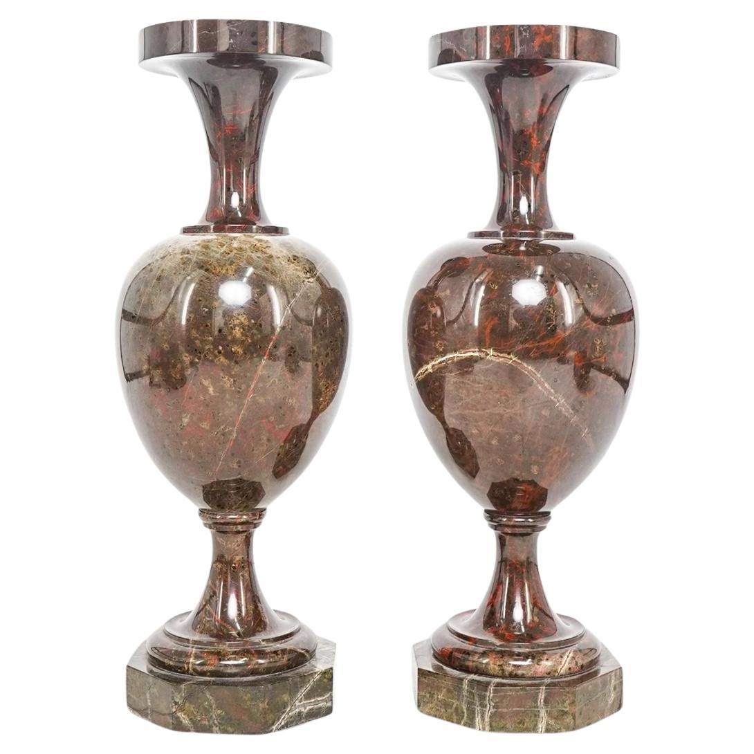 Paire de vases anciens en pierre de jaspe