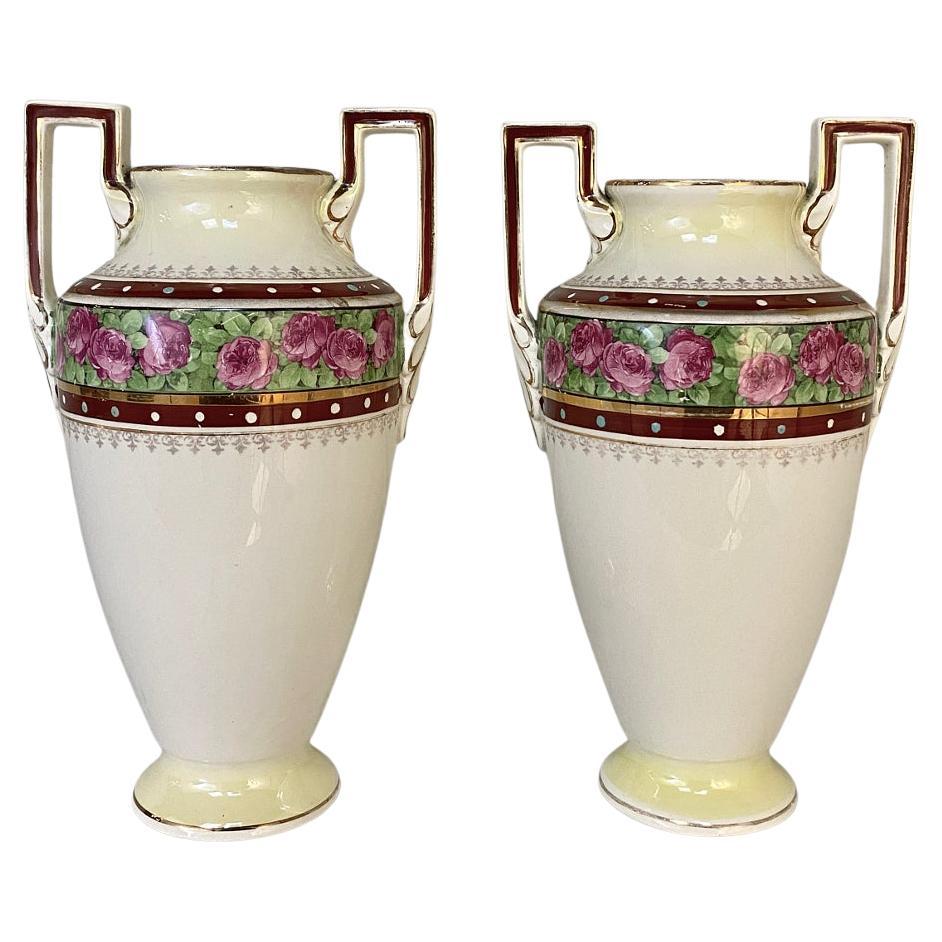Paar antike Keramis-Vasen im Angebot