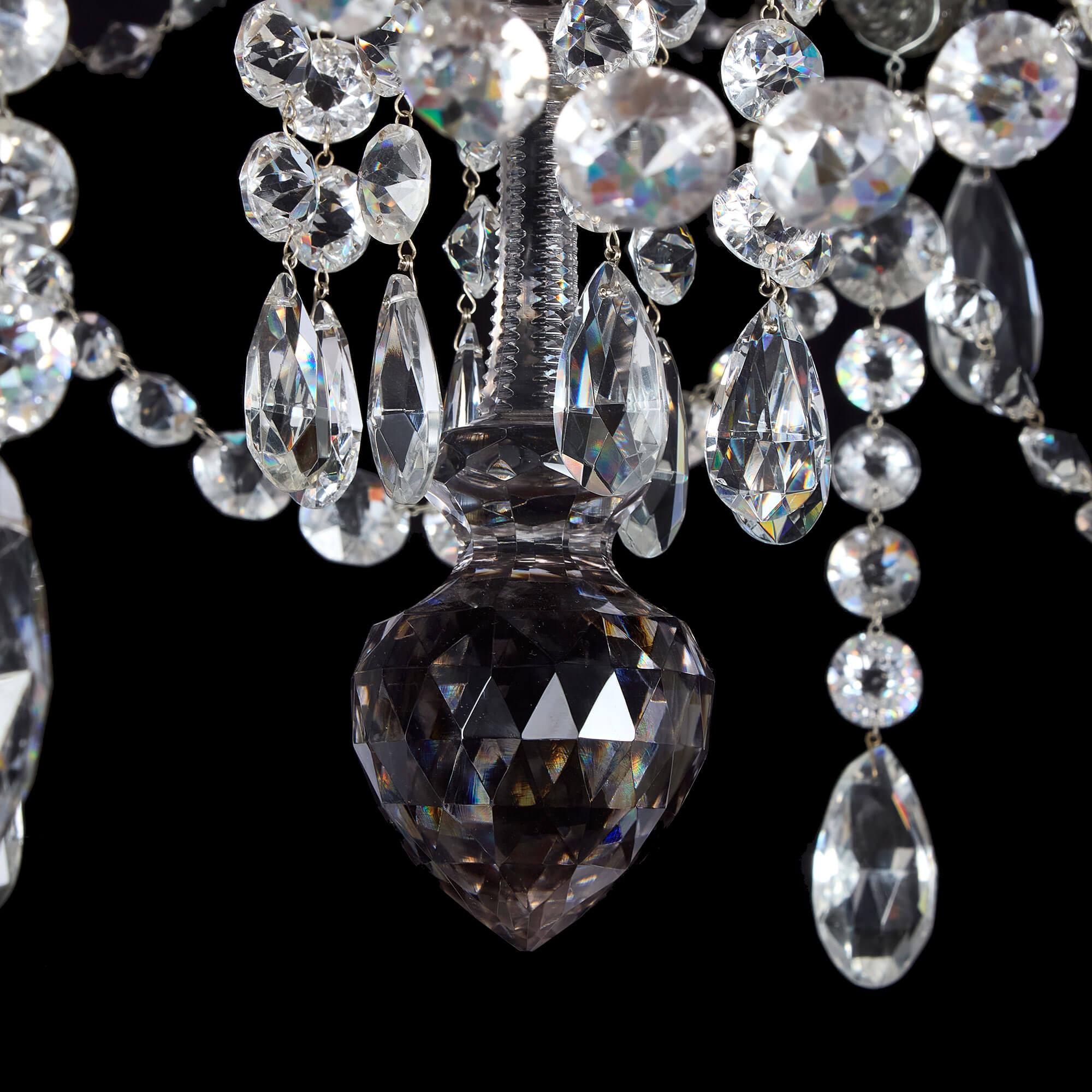 Coppia di lampadari antichi di grandi dimensioni in vetro trasparente tagliato inglese Perry & Co. in vendita 2