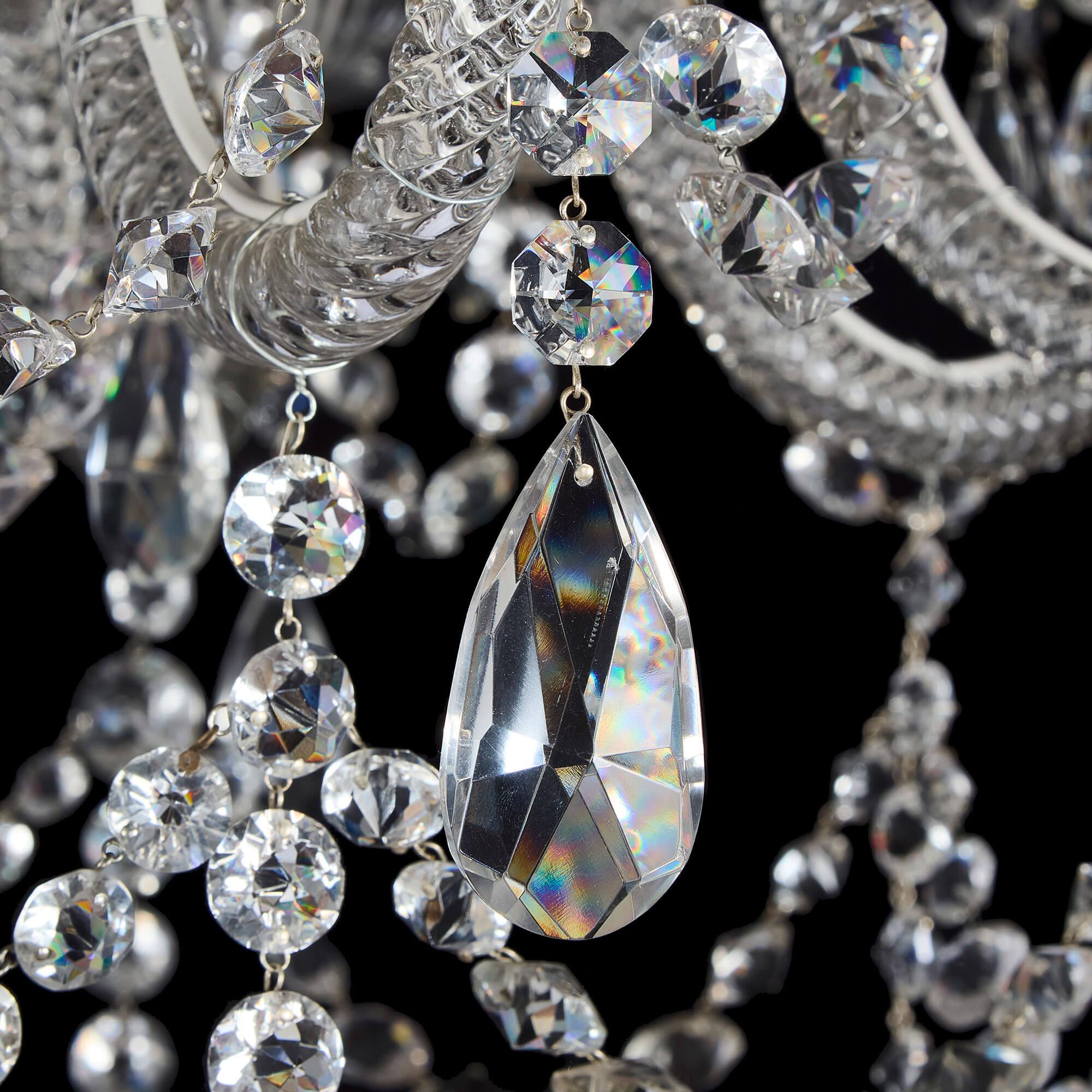 Coppia di lampadari antichi di grandi dimensioni in vetro trasparente tagliato inglese Perry & Co. in vendita 3