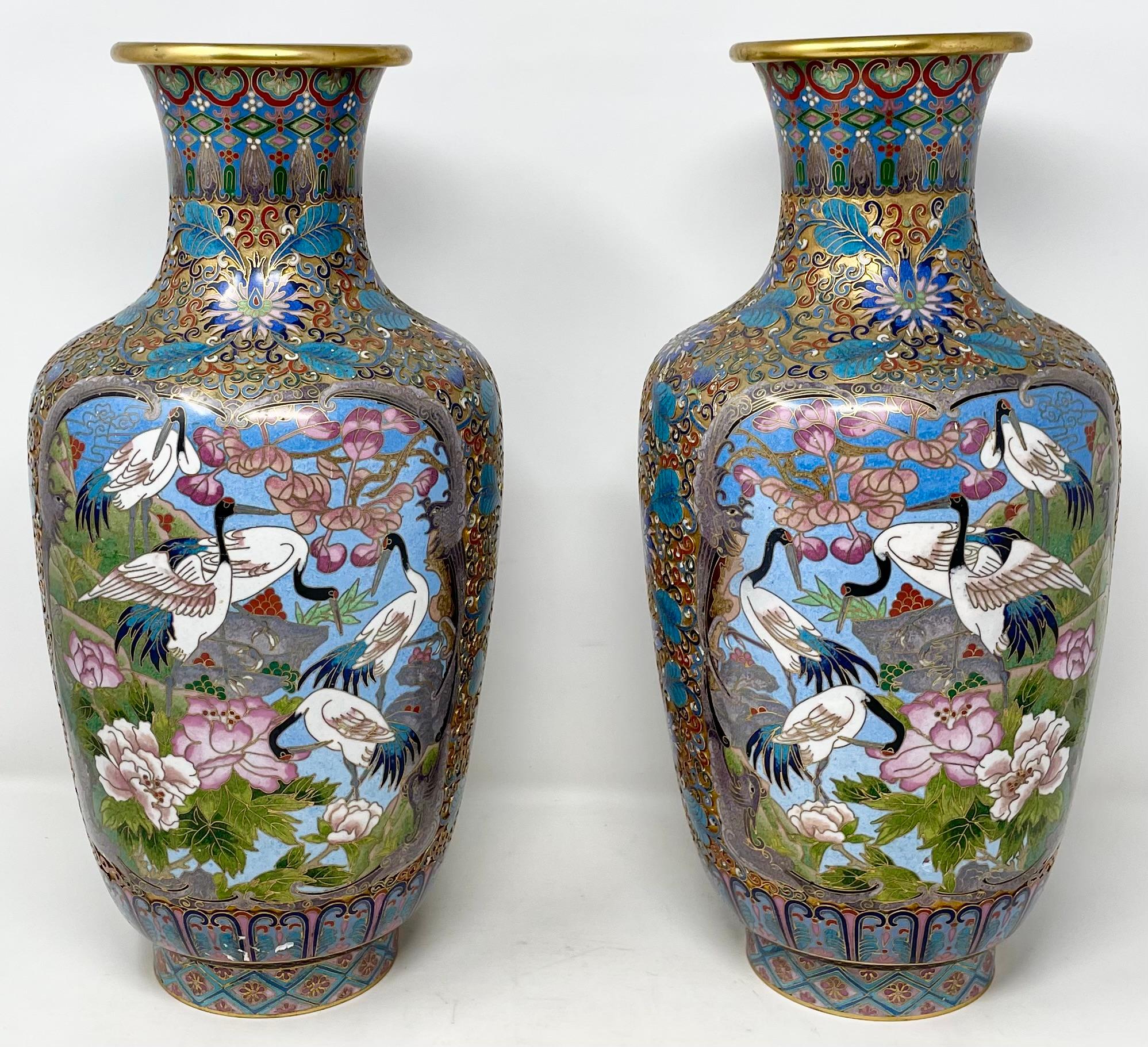 Pareja de jarrones antiguos de esmalte cloisonné chino de finales del siglo XIX. Chino en venta
