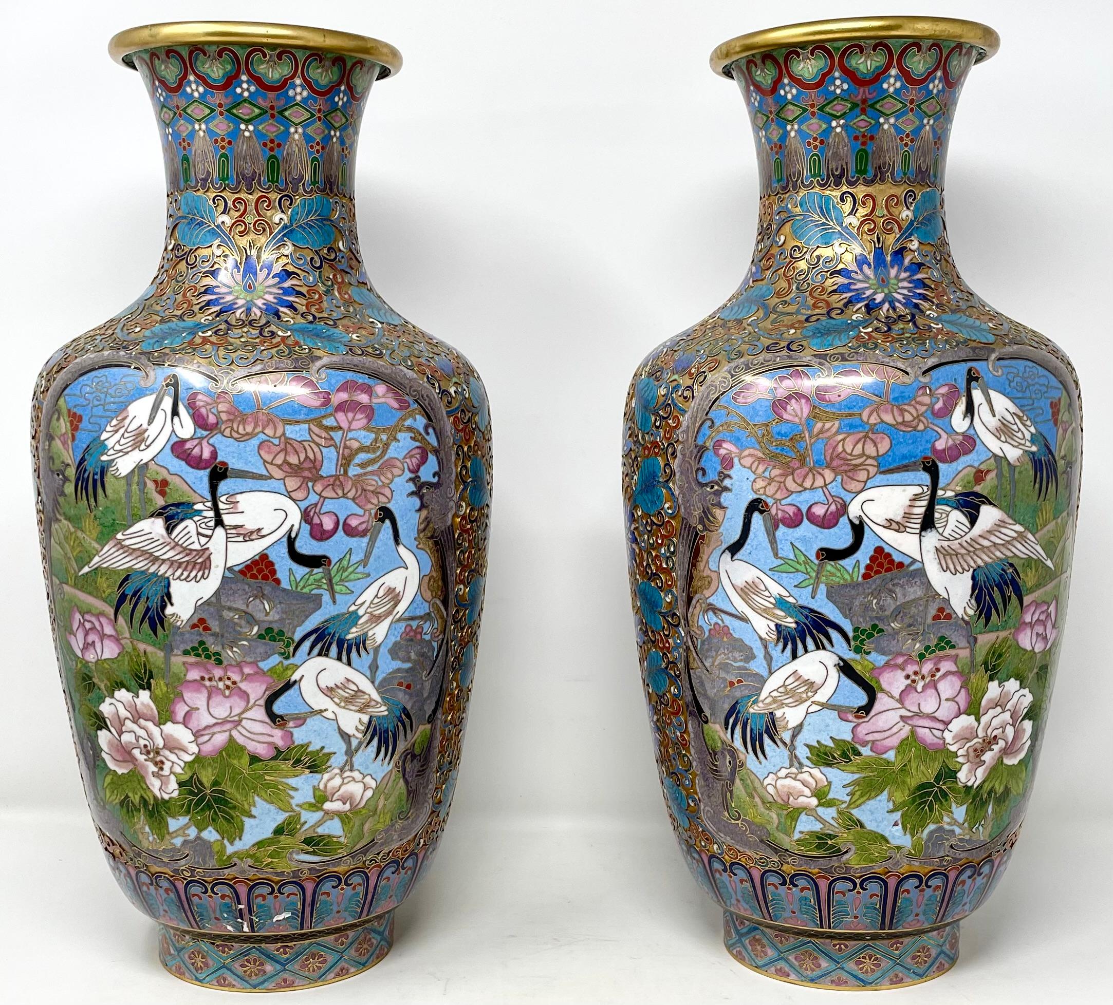 Pareja de jarrones antiguos de esmalte cloisonné chino de finales del siglo XIX. Cloissoné en venta