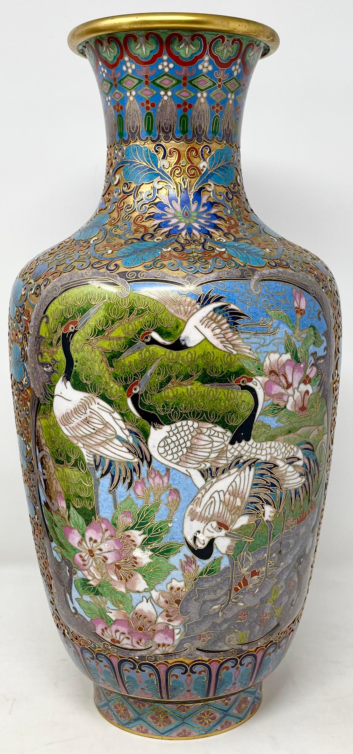 Pareja de jarrones antiguos de esmalte cloisonné chino de finales del siglo XIX. en venta 2
