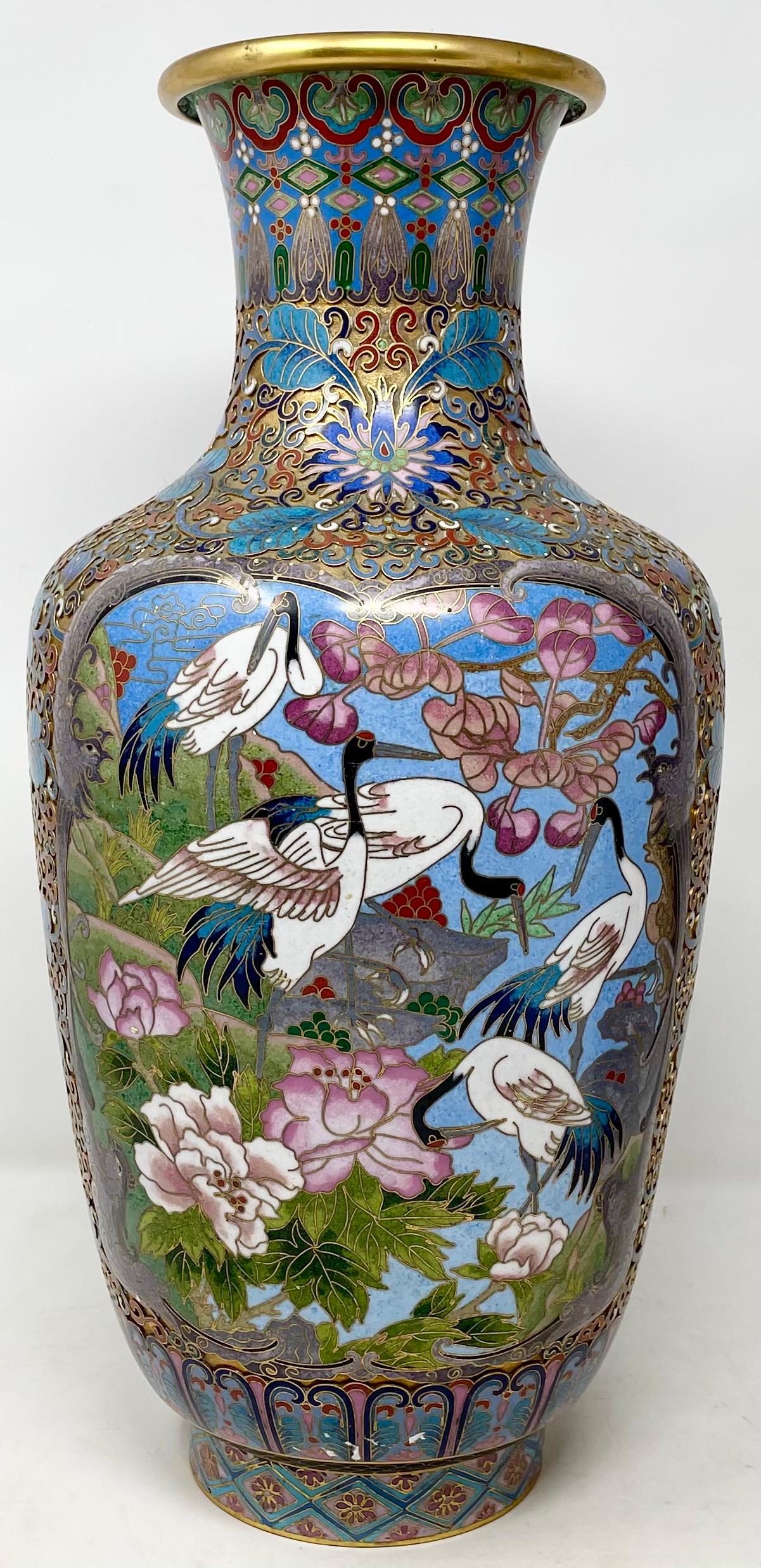 Pareja de jarrones antiguos de esmalte cloisonné chino de finales del siglo XIX. en venta 4