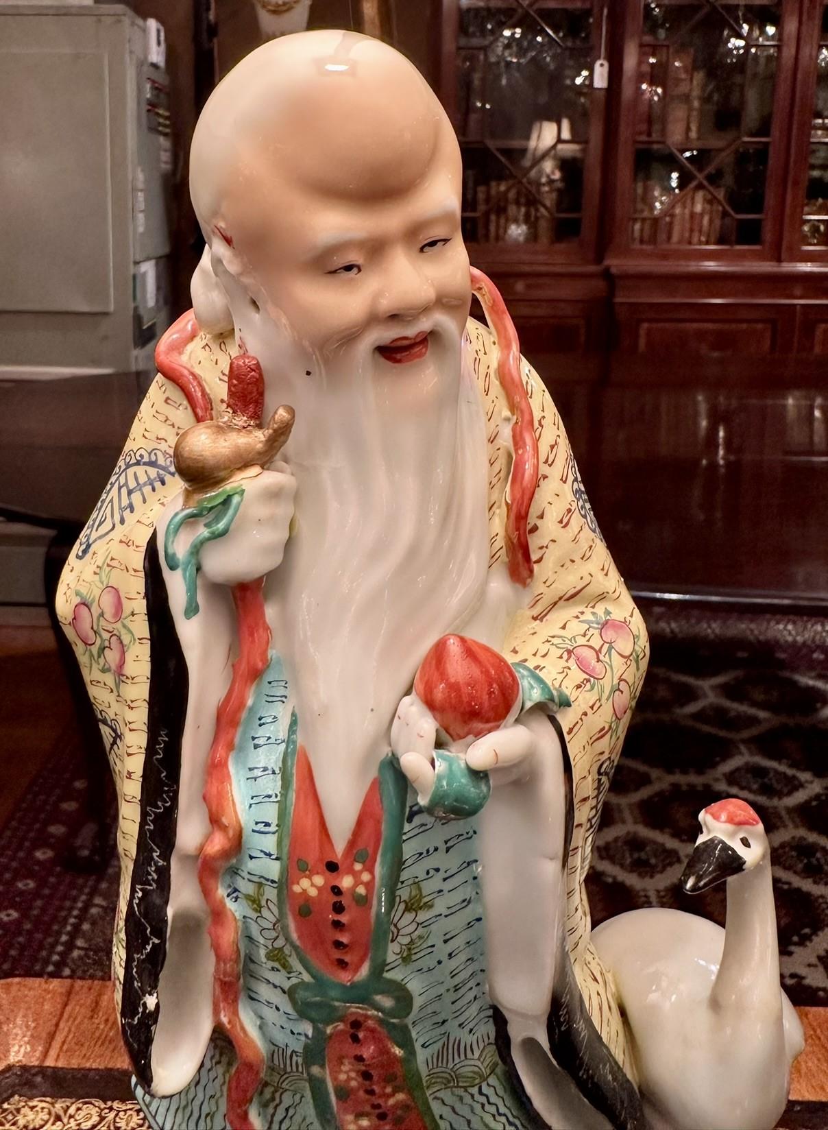 Pair Antique Late 19th Century Chinese Porcelain Figural Lamps In Good Condition For Sale In New Orleans, LA