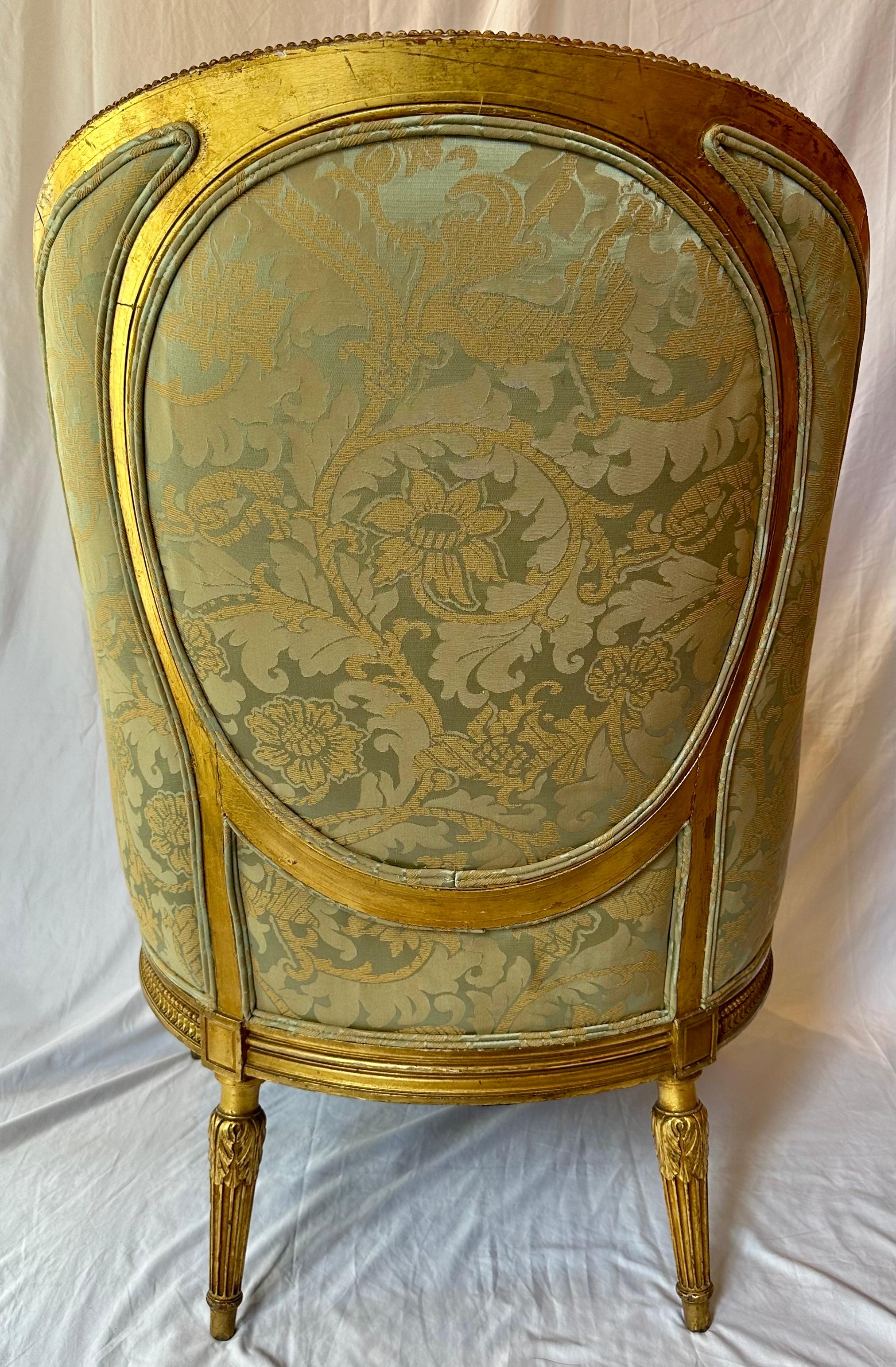 Paar antike französische Bergere-Stühle aus Gold aus dem späten 19. Jahrhundert. im Angebot 1