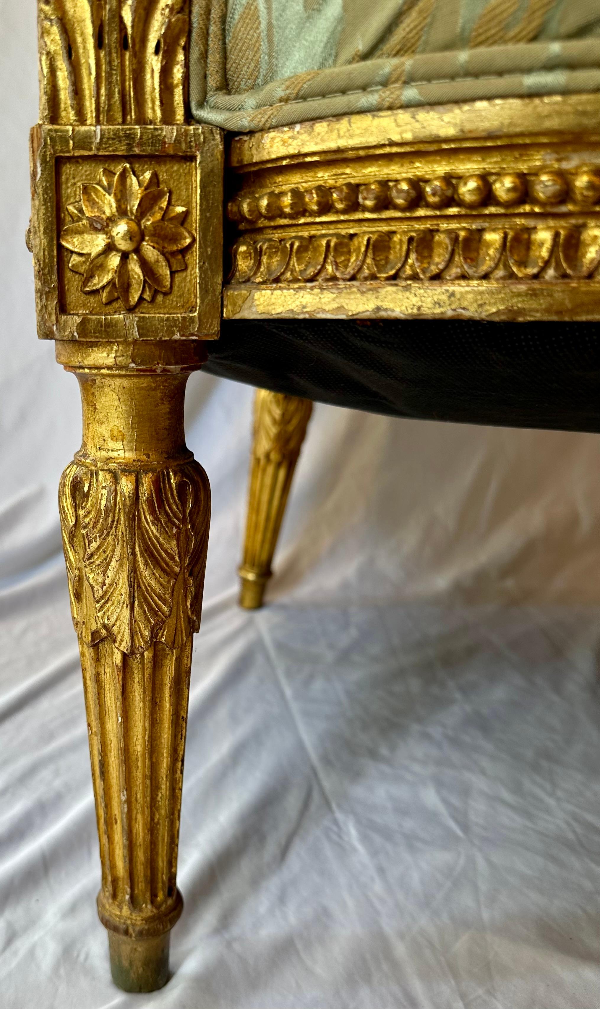 Paar antike französische Bergere-Stühle aus Gold aus dem späten 19. Jahrhundert. im Angebot 3