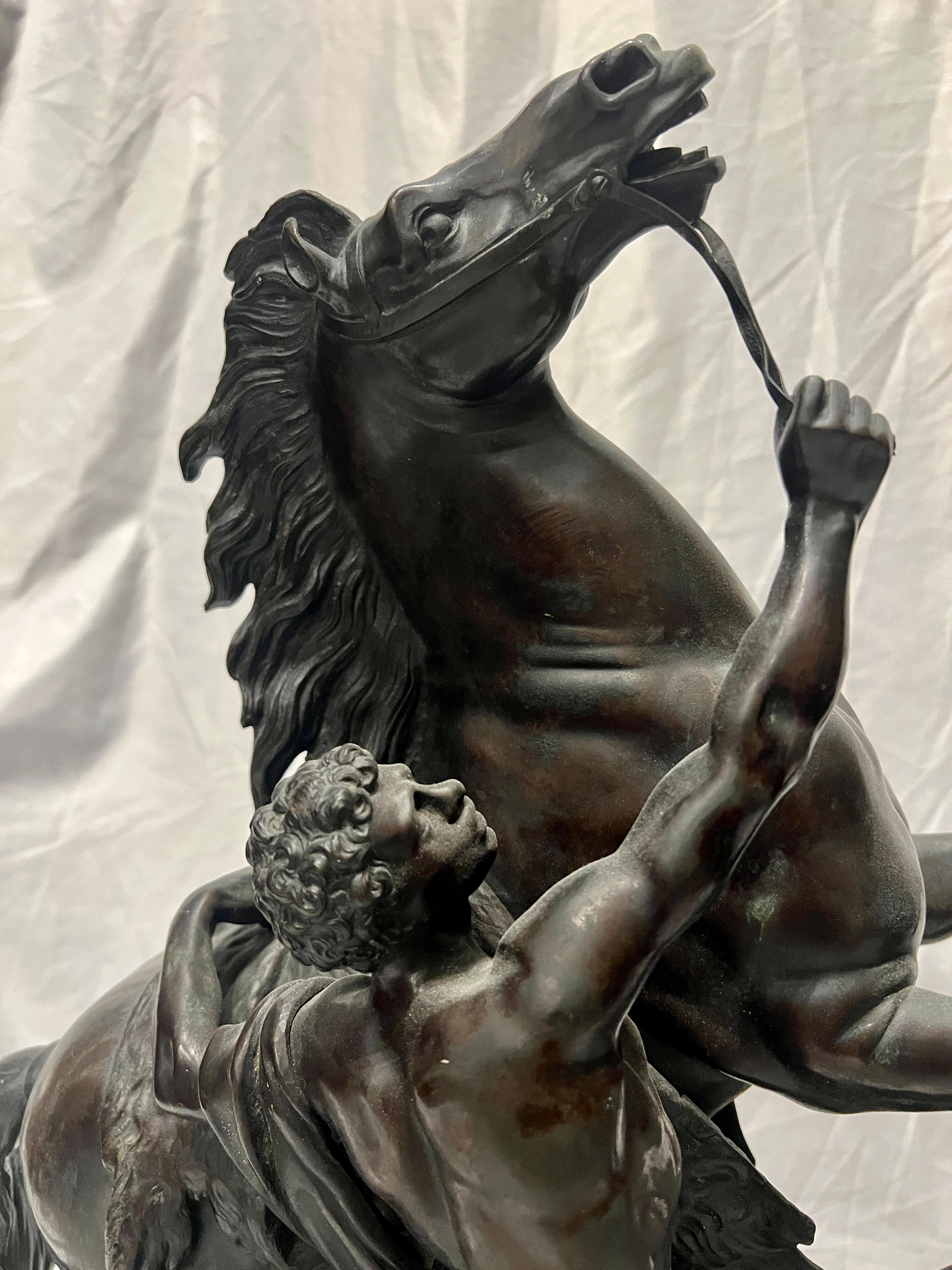 Paire de moulures en bronze anciennes de la fin du 19ème siècle signées « Horses of Marley » en France Bon état - En vente à New Orleans, LA