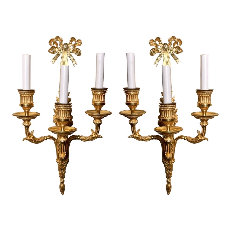 Paire d'appliques anciennes Louis XVI en bronze D'ore signées "Caldwell".