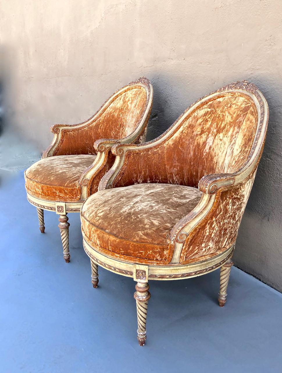 Pair of Antique Louis XVI-Style Painted Bergeres In Good Condition In Pasadena, CA