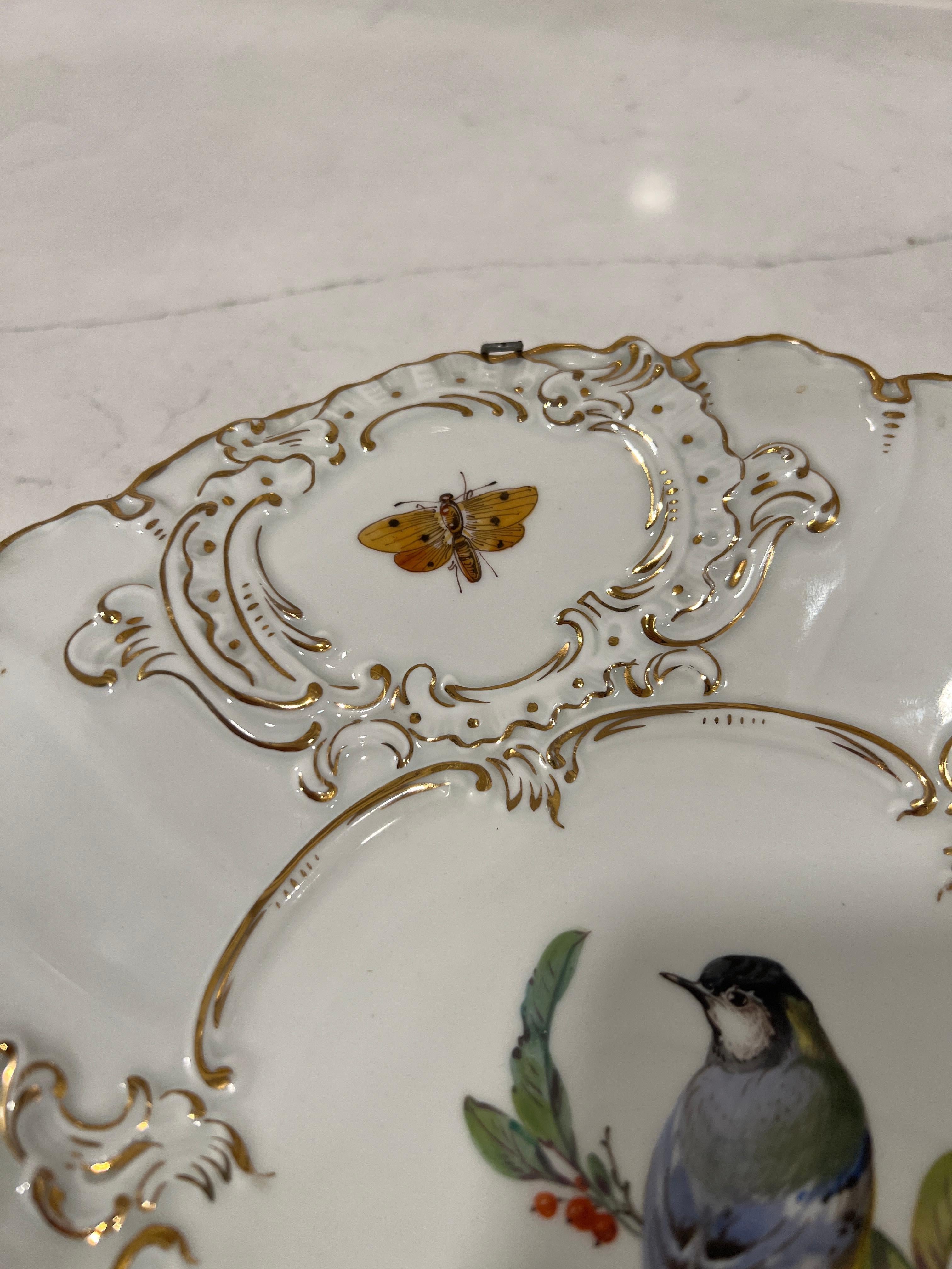Paar, antike Meissen Porcelain Ornithological & Gold Encrusted Chargers (20. Jahrhundert) im Angebot