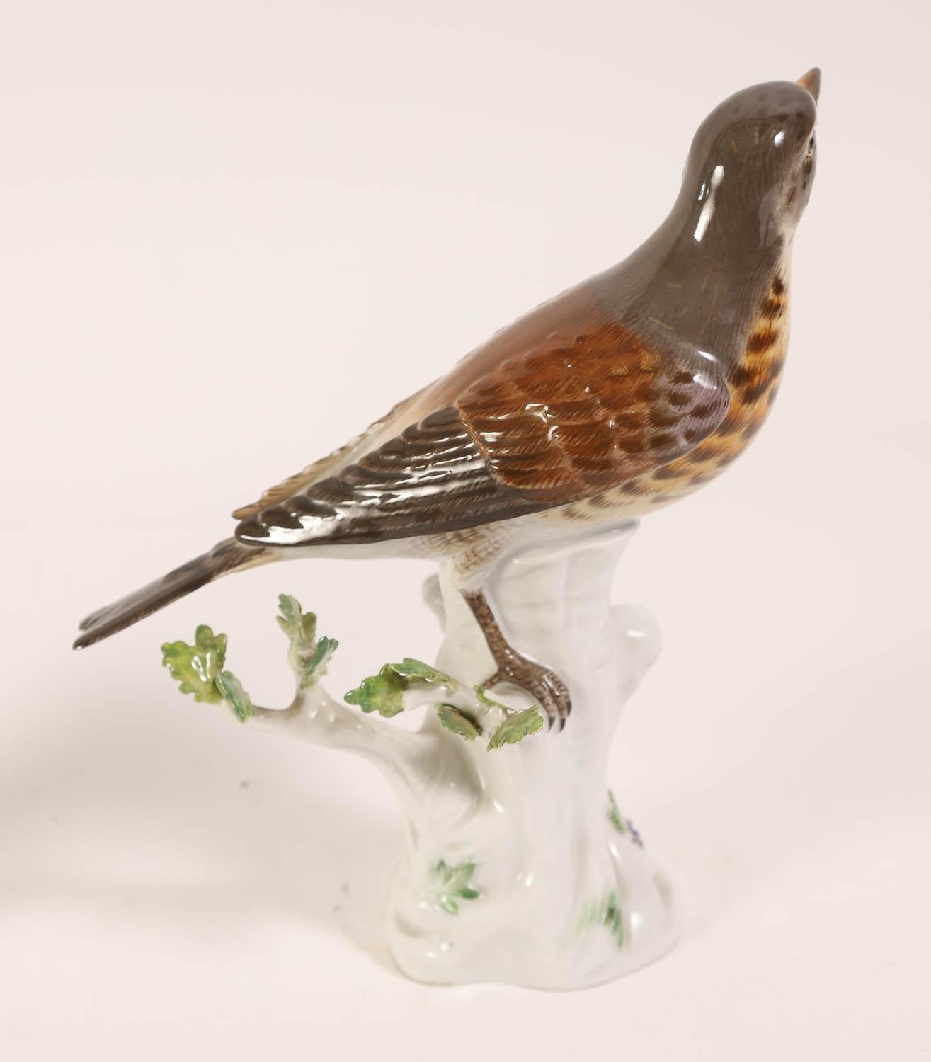 Pair Antique Meissen Thrush Bird Porcelain Figurines In Good Condition In New York, NY