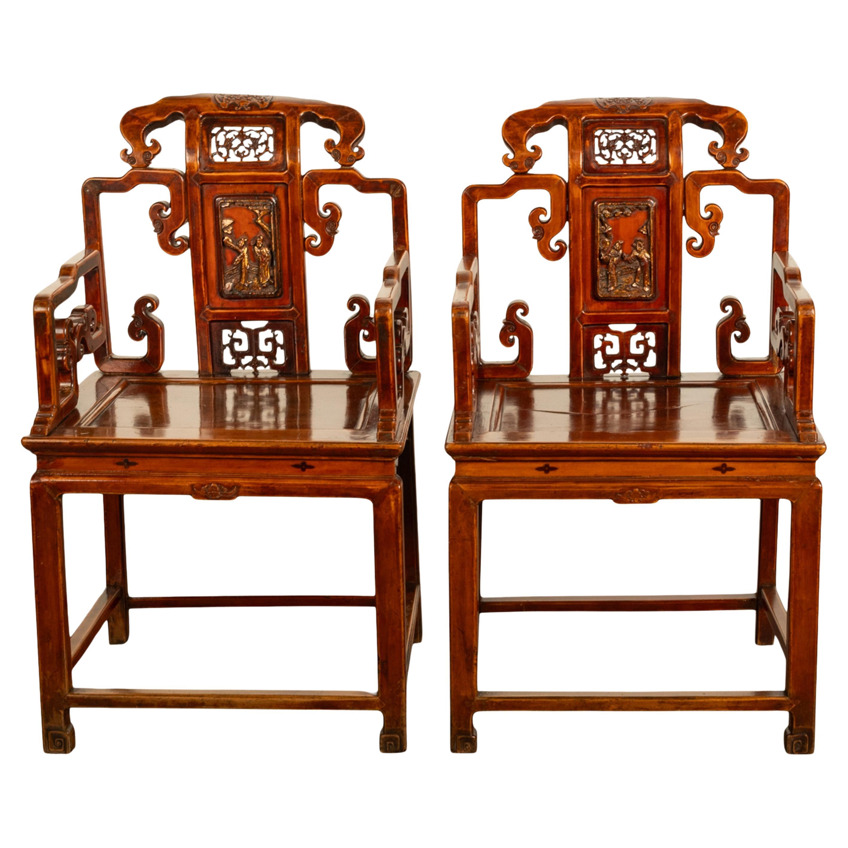Paire de fauteuils trônes anciens de style Ming chinois Qing sculptés en bois dur et laqué doré