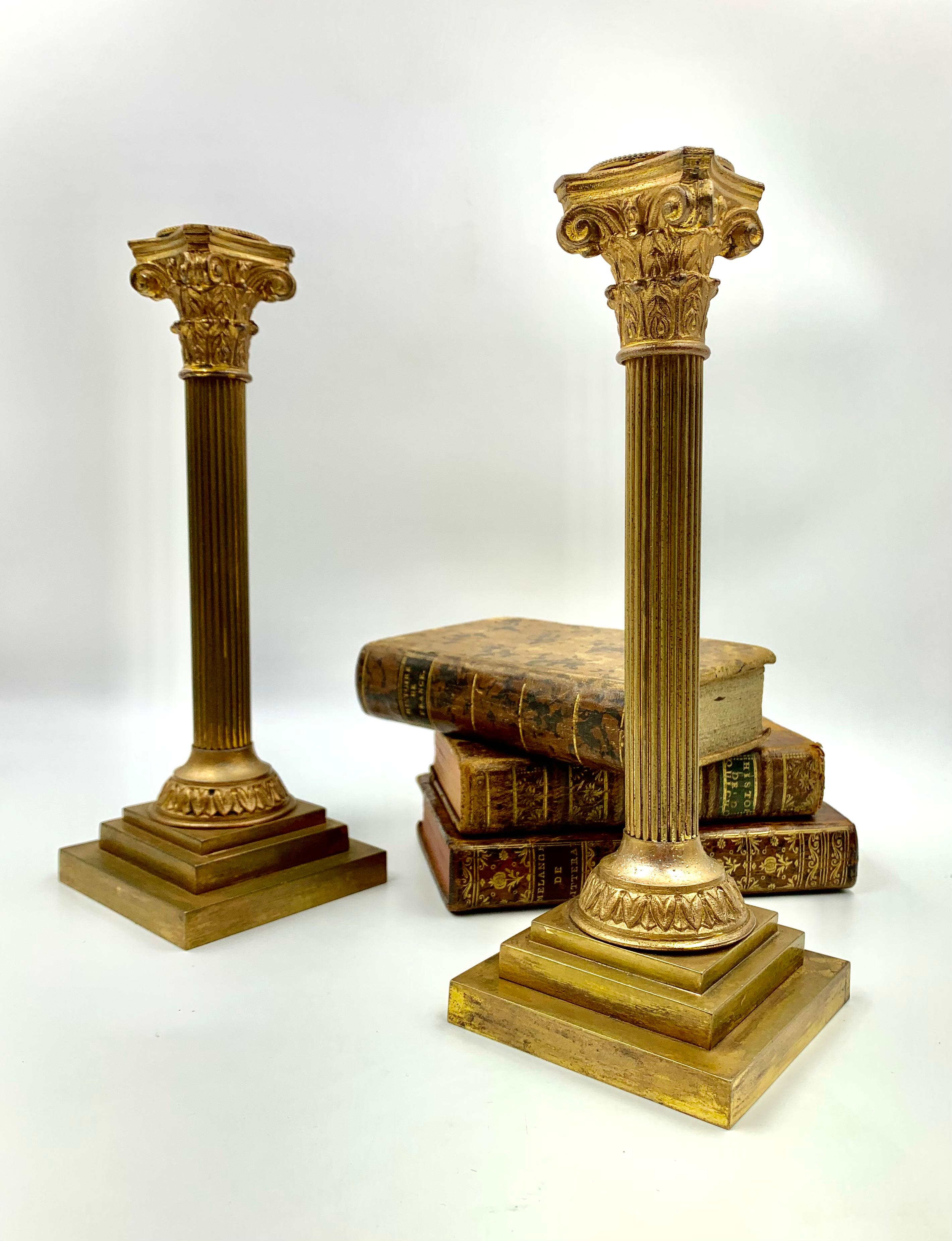 Dorato Pair Antique Neoclassical Style Corinthian Column Gilt Bronze Candle Holders in vendita