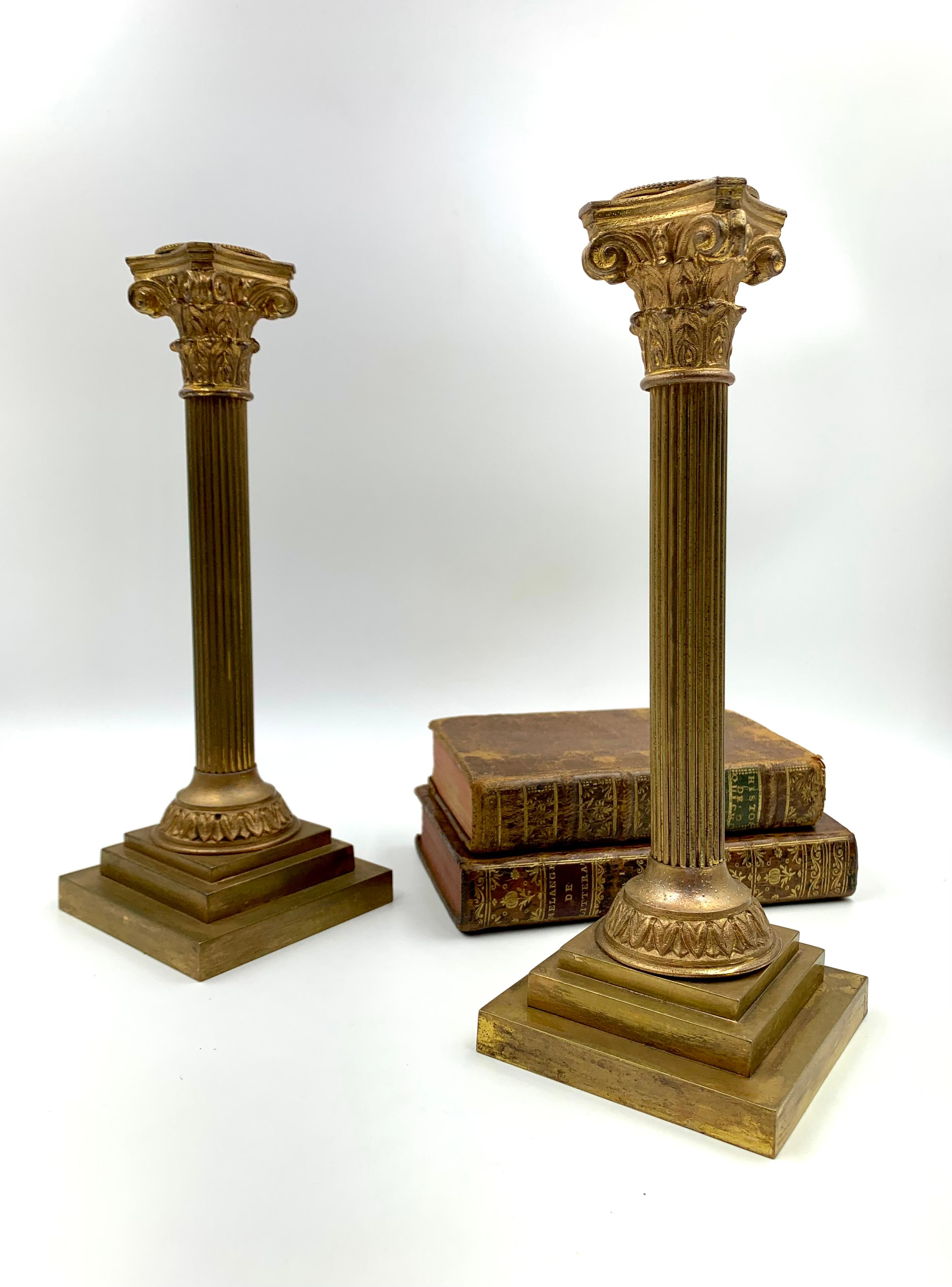 Pair Antique Neoclassical Style Corinthian Column Gilt Bronze Candle Holders in vendita 2