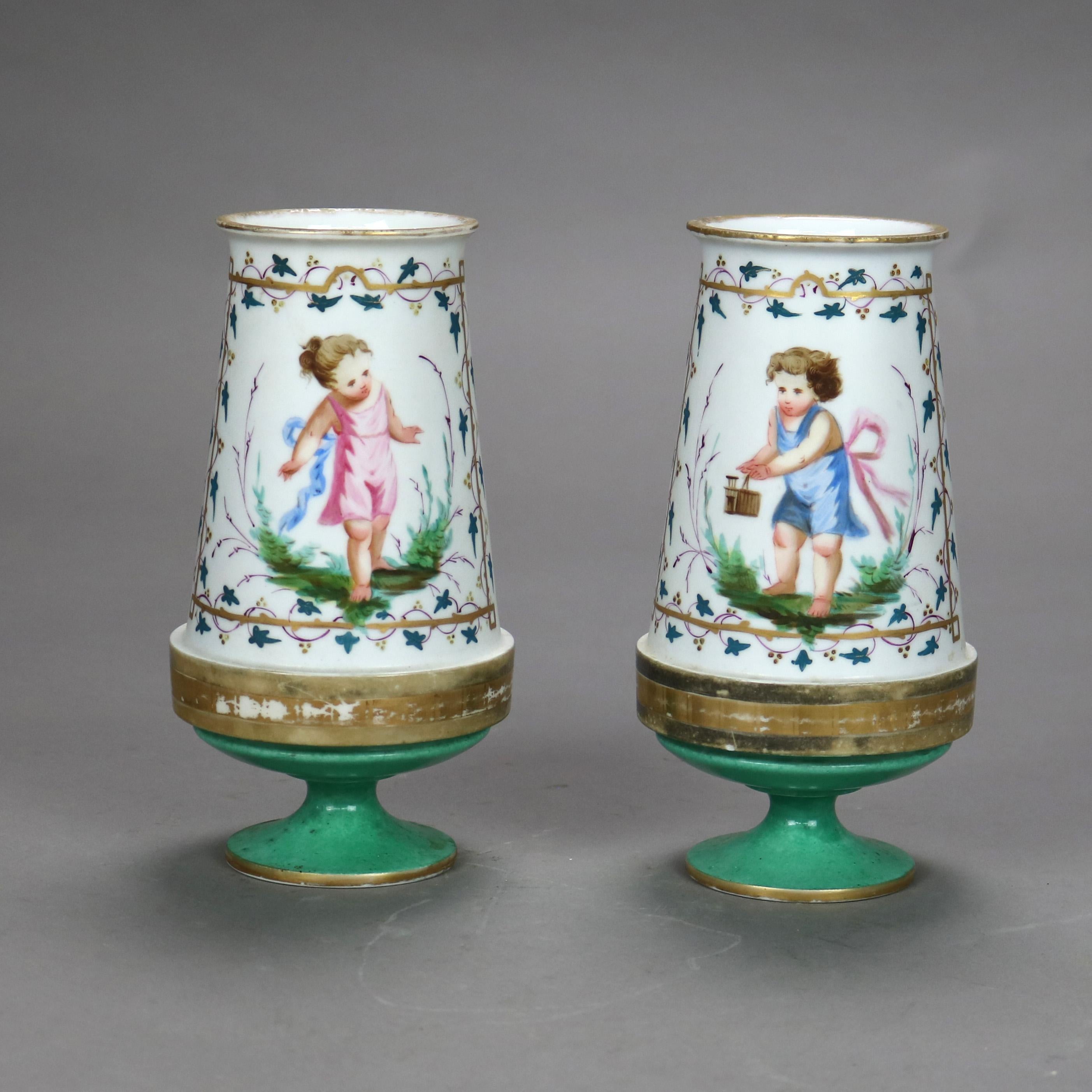 Pareja de jarrones antiguos de porcelana de Old Paris con niños dorados y pintados a mano c1890

Medidas - 7 1/2
