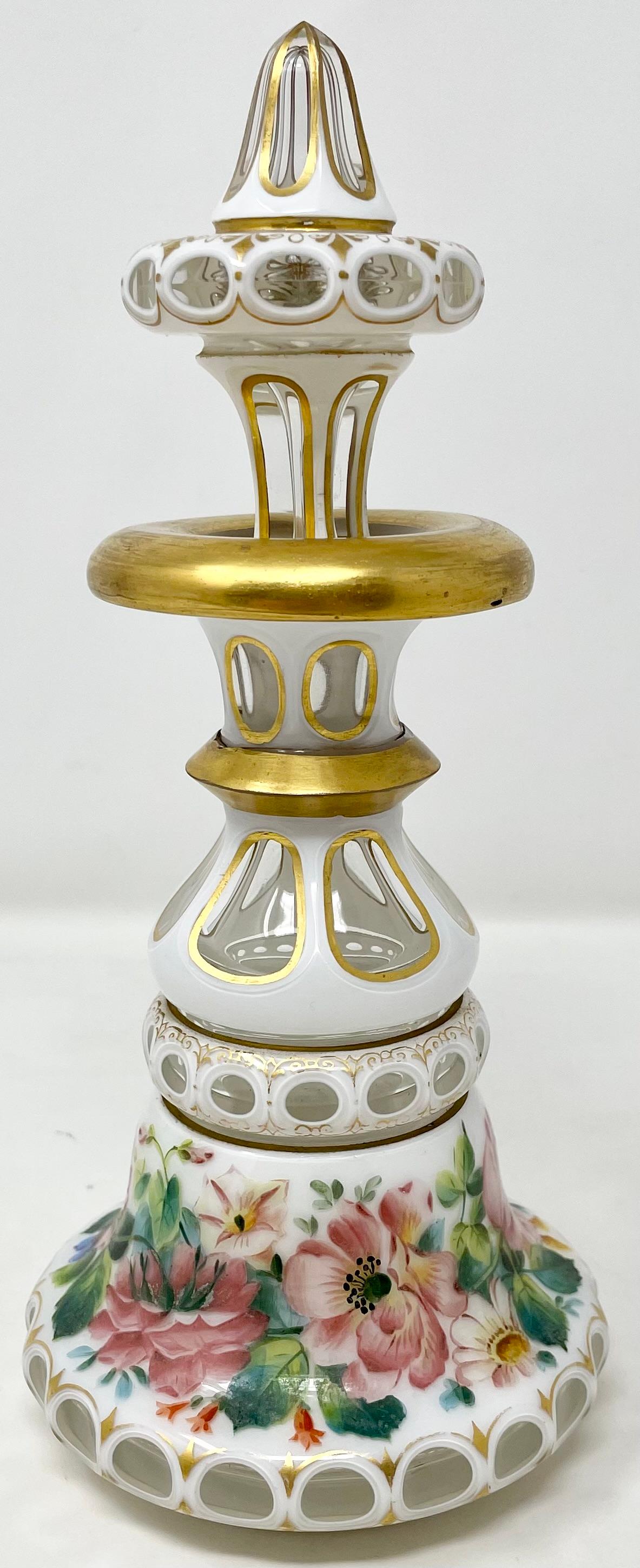 Paire de parfums anciens en opaline, vers 1860-1870 Bon état - En vente à New Orleans, LA