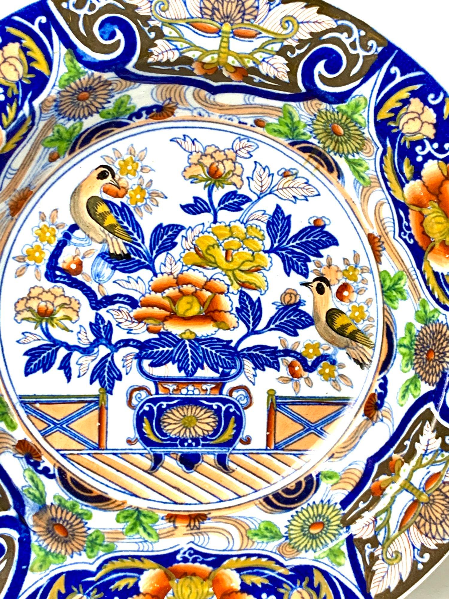 XIX secolo Coppia di antichi piatti inglesi dipinti a mano con decorazioni cineserie Ca. 1815 in vendita