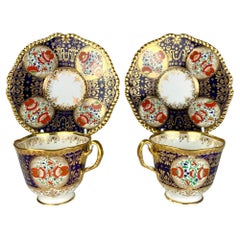 Pareja de tazas y platillos antiguos de porcelana de FBB Worcester pintados a mano circa 1820