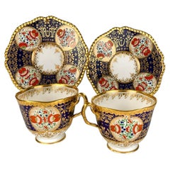 Coppia di tazze e piattini antichi di Worcester, dipinti a mano con il motivo “Flight Barr Barr”, 1820 circa