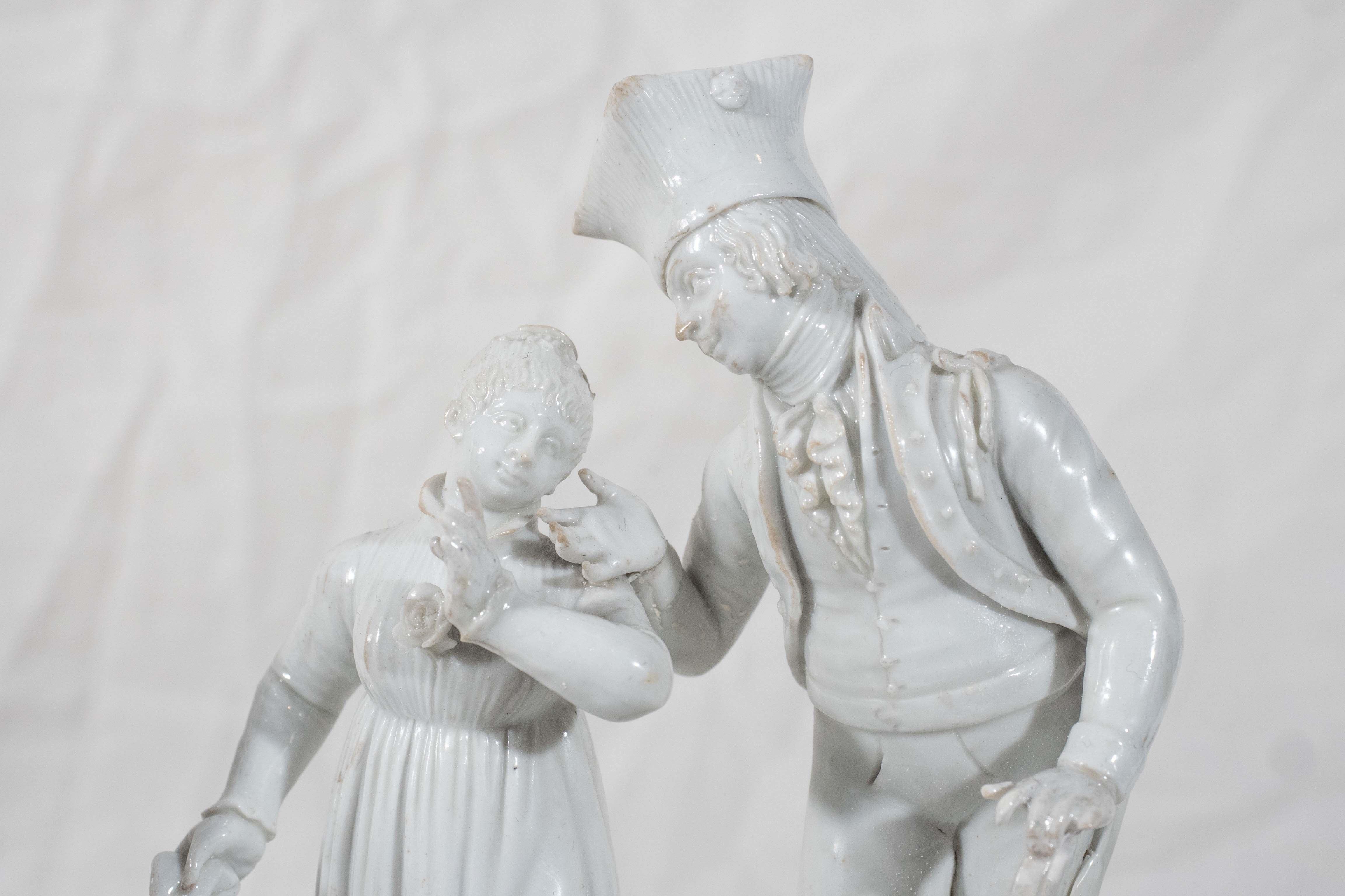 2 Pares Estatuas Antiguas de Porcelana S. XVIII Colección del Museo Metropolitano Le Nove en Excelente estado para la venta en Katonah, NY