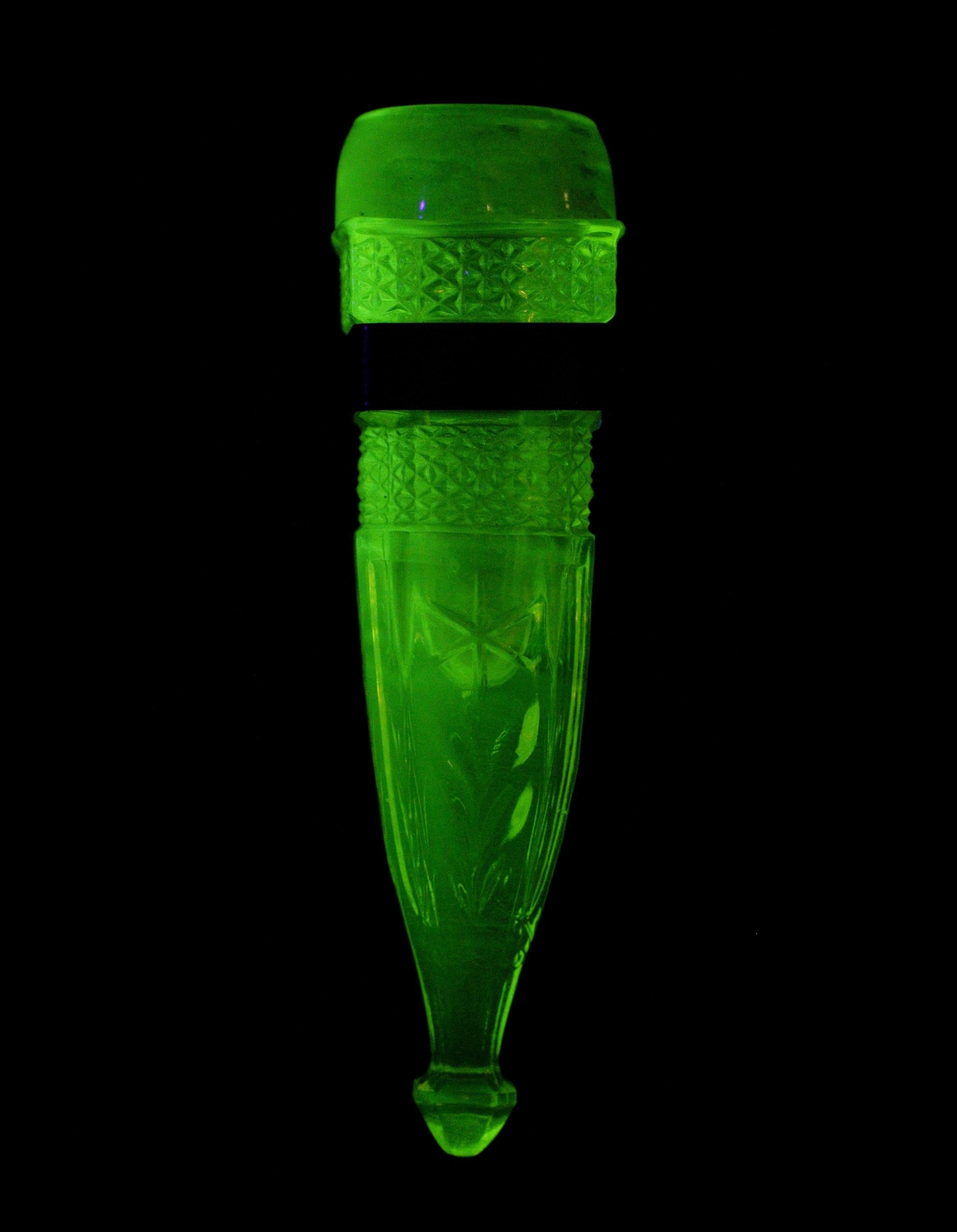 Pair Antique Rare Auto Bud Green Uranium Glass Vases 4
