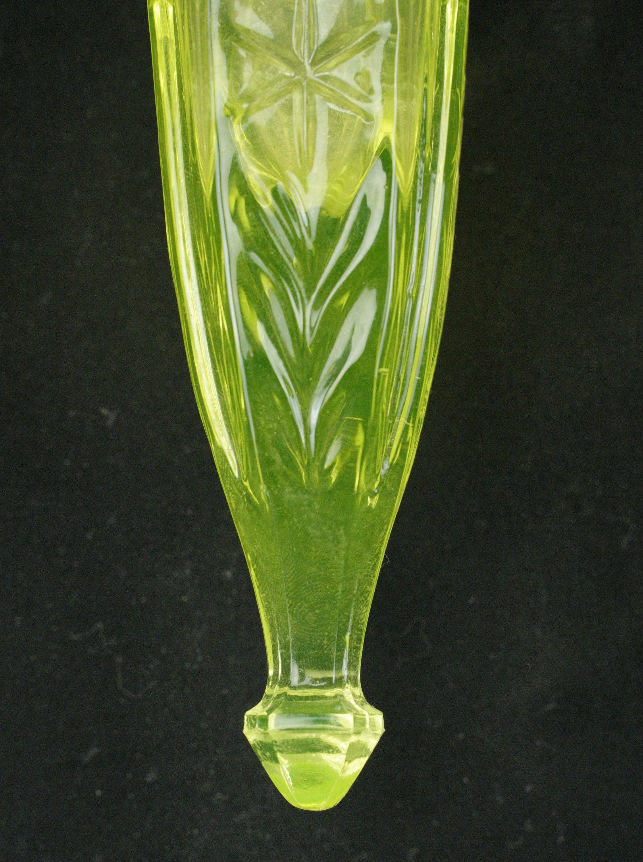 Pair Antique Rare Auto Bud Green Uranium Glass Vases In Good Condition In New York, NY