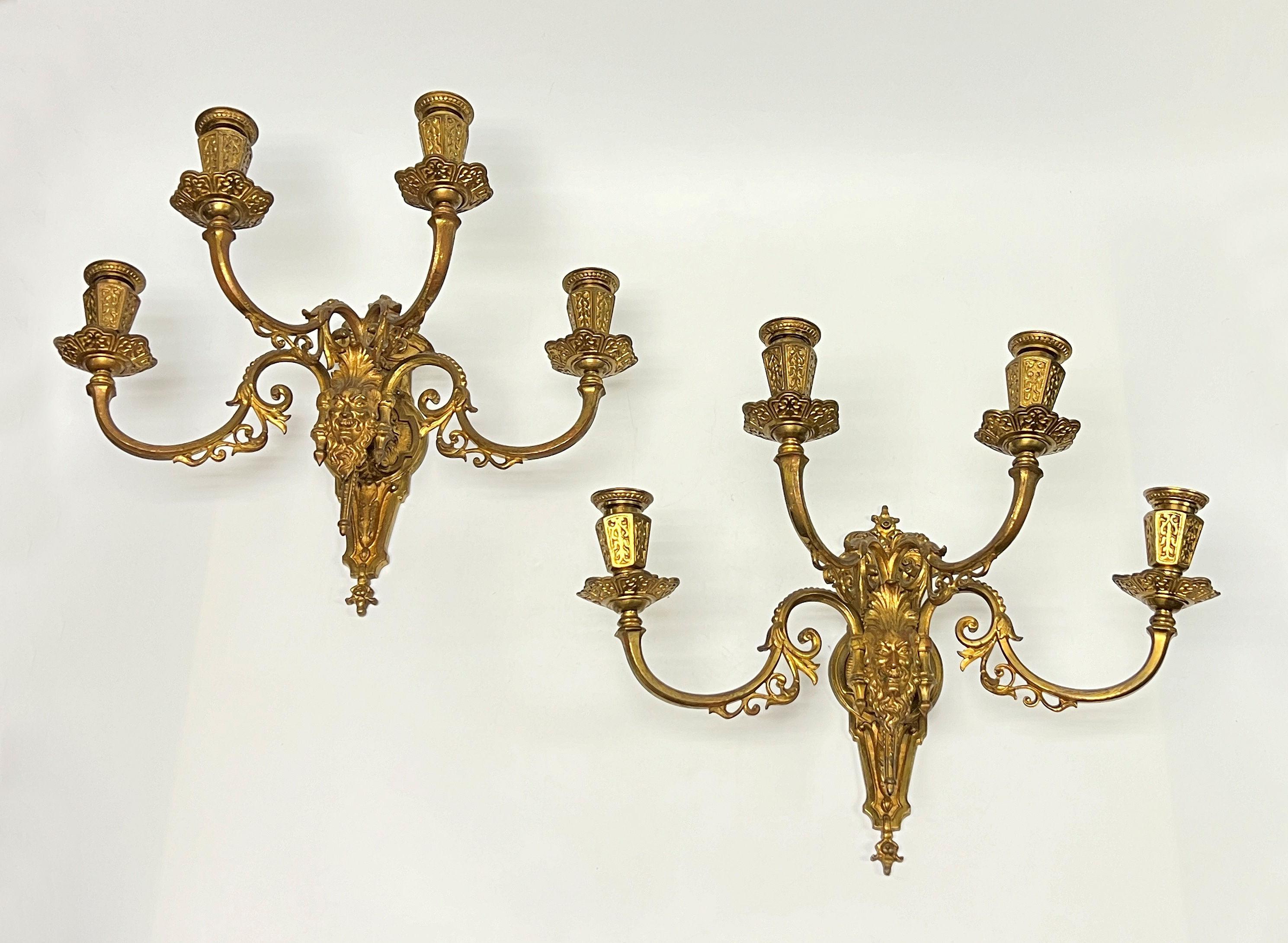 Neorinascimentale Coppia di antiche lampade a quattro luci in bronzo dorato di epoca rinascimentale in vendita