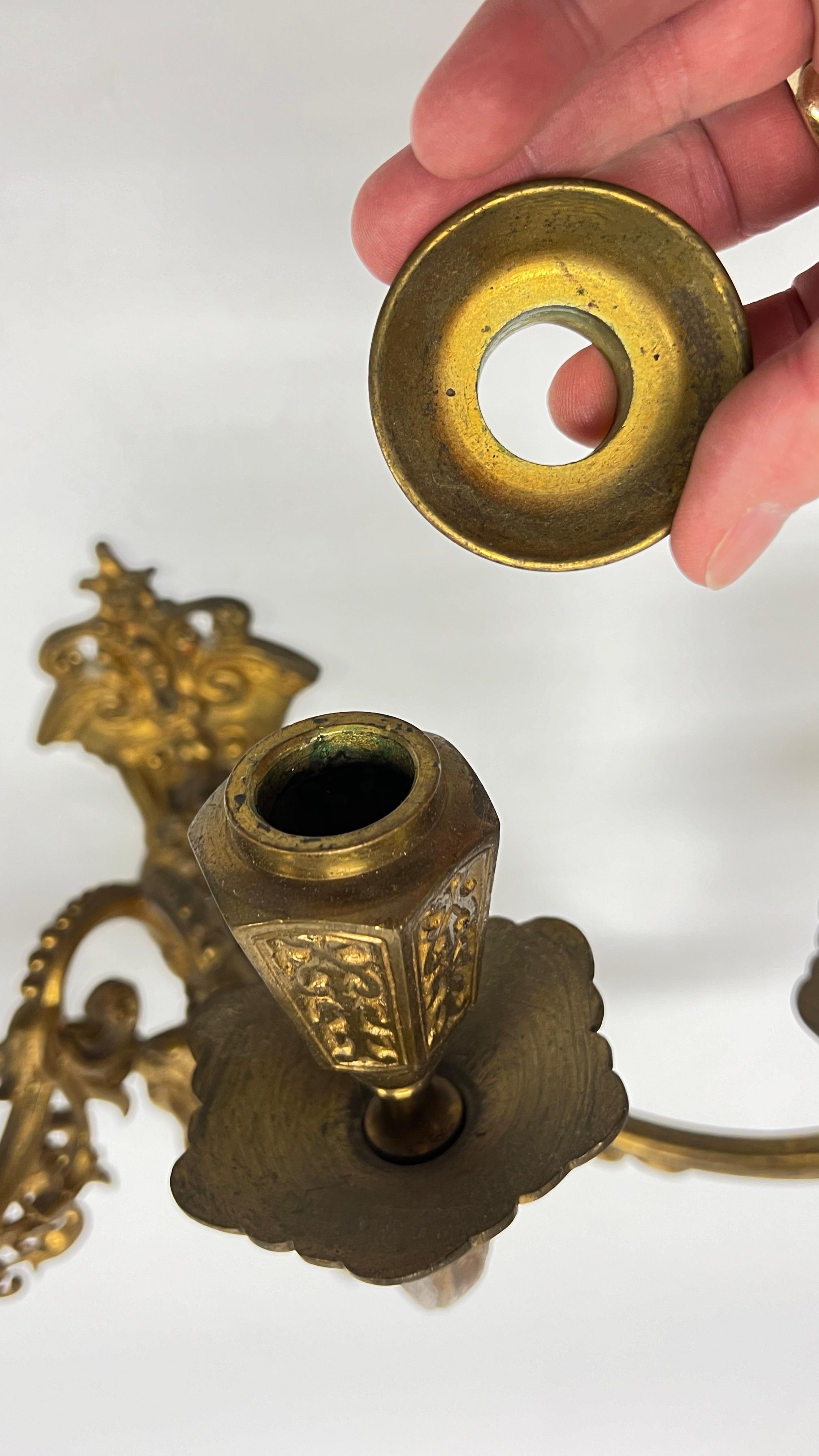 Coppia di antiche lampade a quattro luci in bronzo dorato di epoca rinascimentale in vendita 2